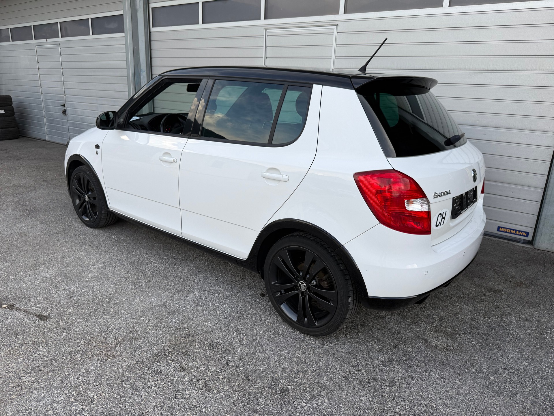 SKODA Fabia 1.2 TSI Monte Carlo-image-4