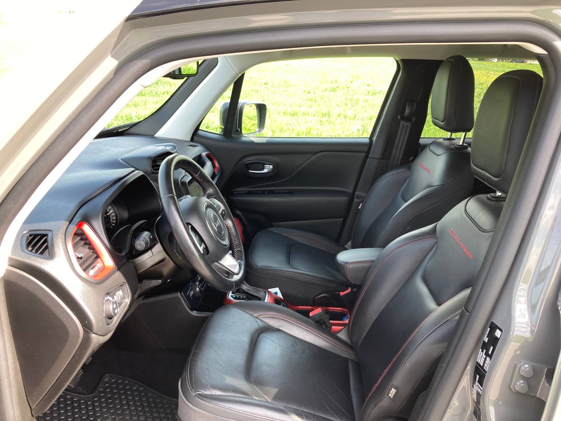 JEEP Renegade 1.3 T PHEV Trailhawk AWD mit Geländeuntersetzung-image-16