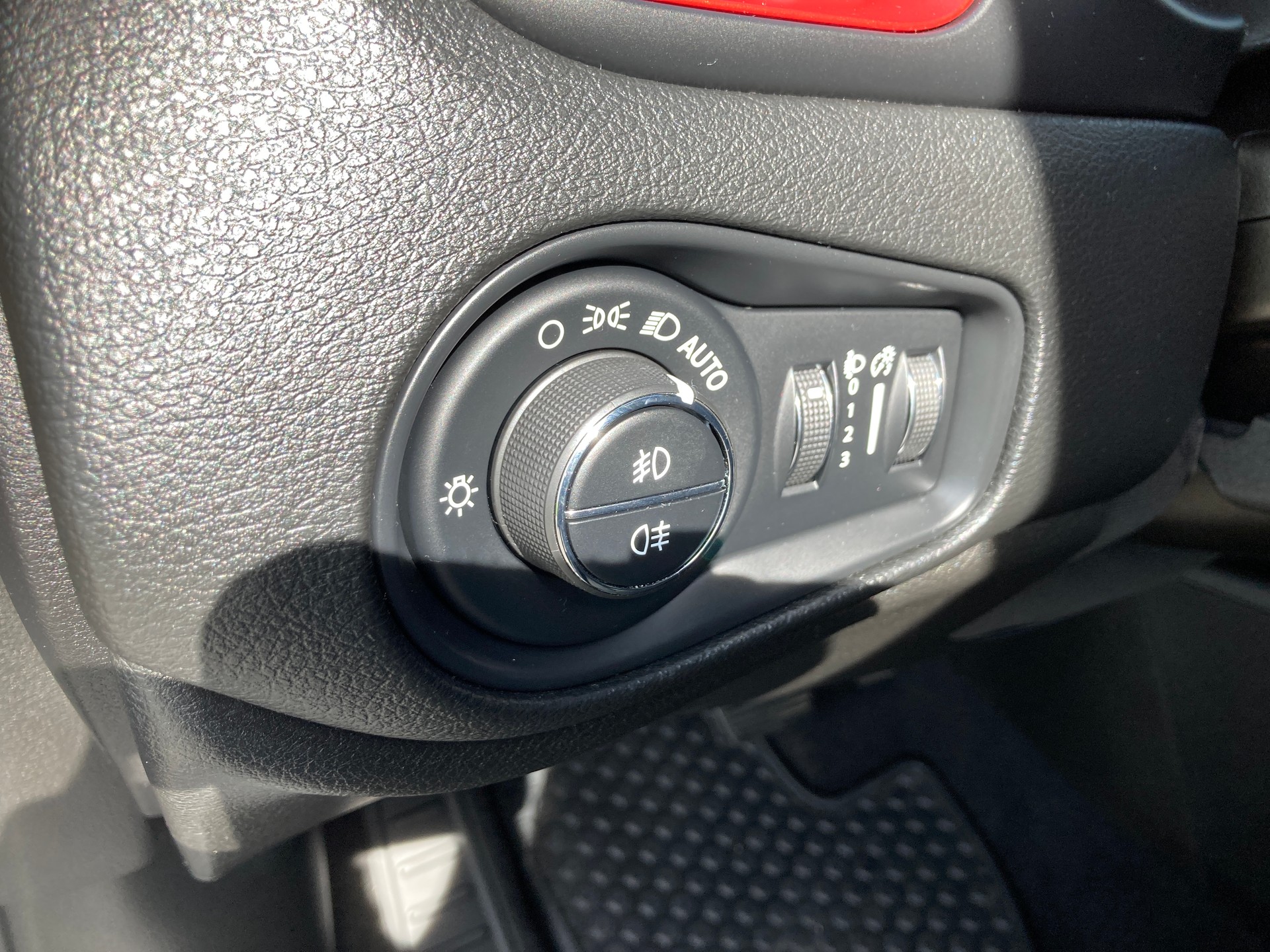 JEEP Renegade 1.3 T PHEV Trailhawk AWD mit Geländeuntersetzung-image-20