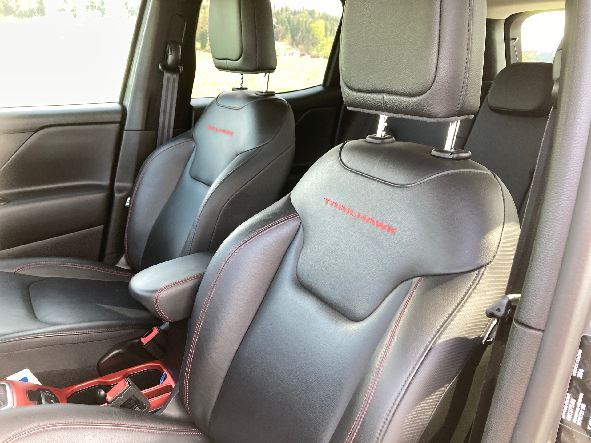 JEEP Renegade 1.3 T PHEV Trailhawk AWD mit Geländeuntersetzung-image-17