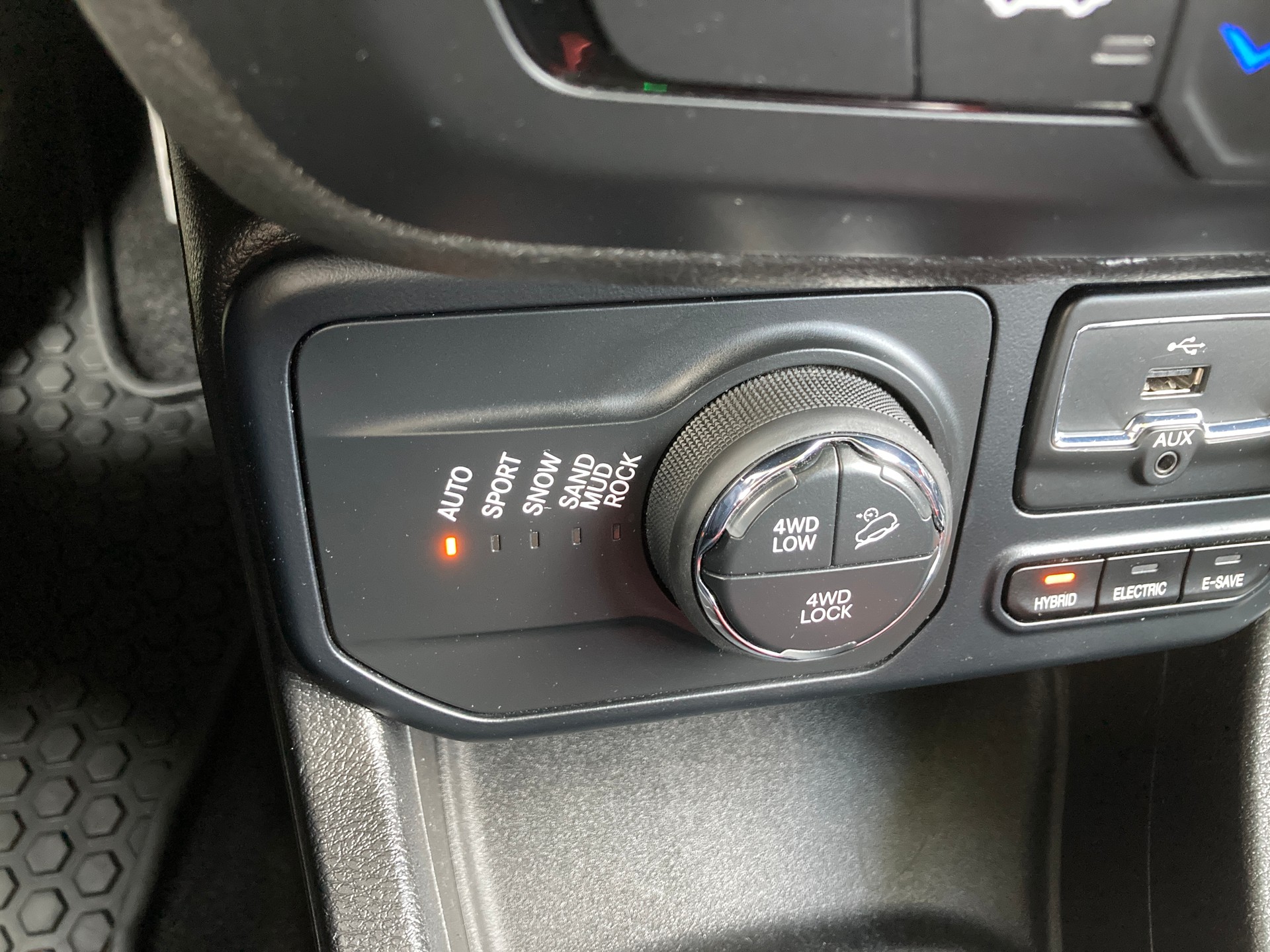 JEEP Renegade 1.3 T PHEV Trailhawk AWD mit Geländeuntersetzung-image-24