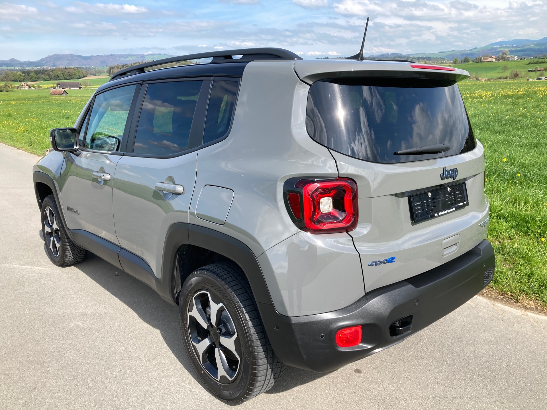 JEEP Renegade 1.3 T PHEV Trailhawk AWD mit Geländeuntersetzung-image-7