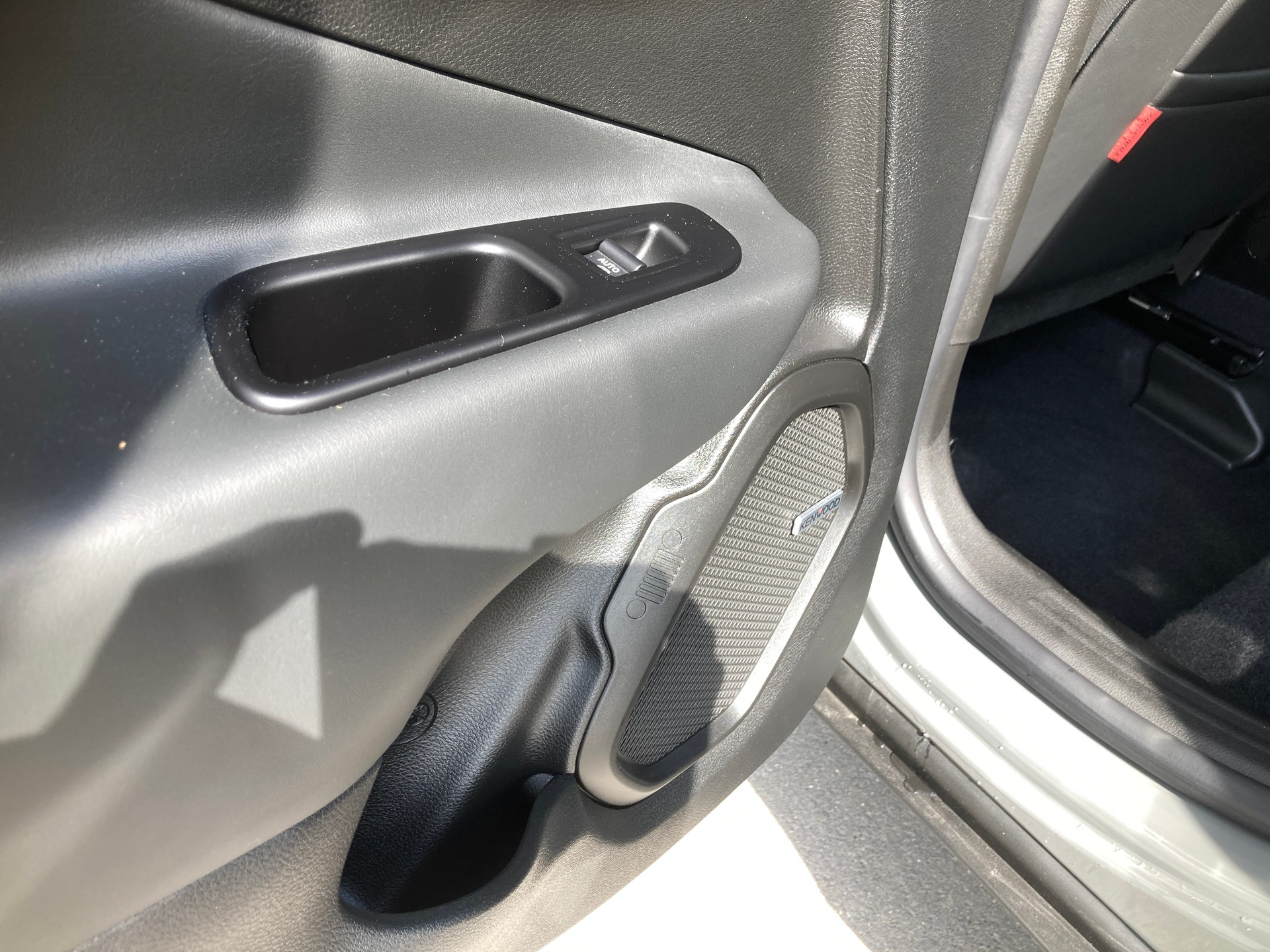 JEEP Renegade 1.3 T PHEV Trailhawk AWD mit Geländeuntersetzung-image-15