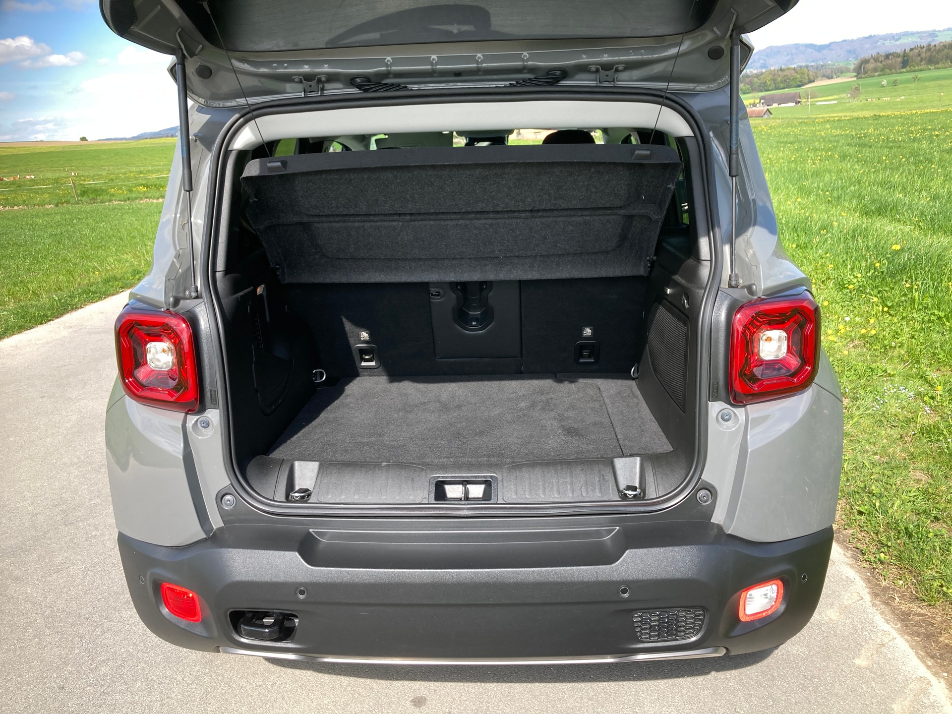 JEEP Renegade 1.3 T PHEV Trailhawk AWD mit Geländeuntersetzung-image-9