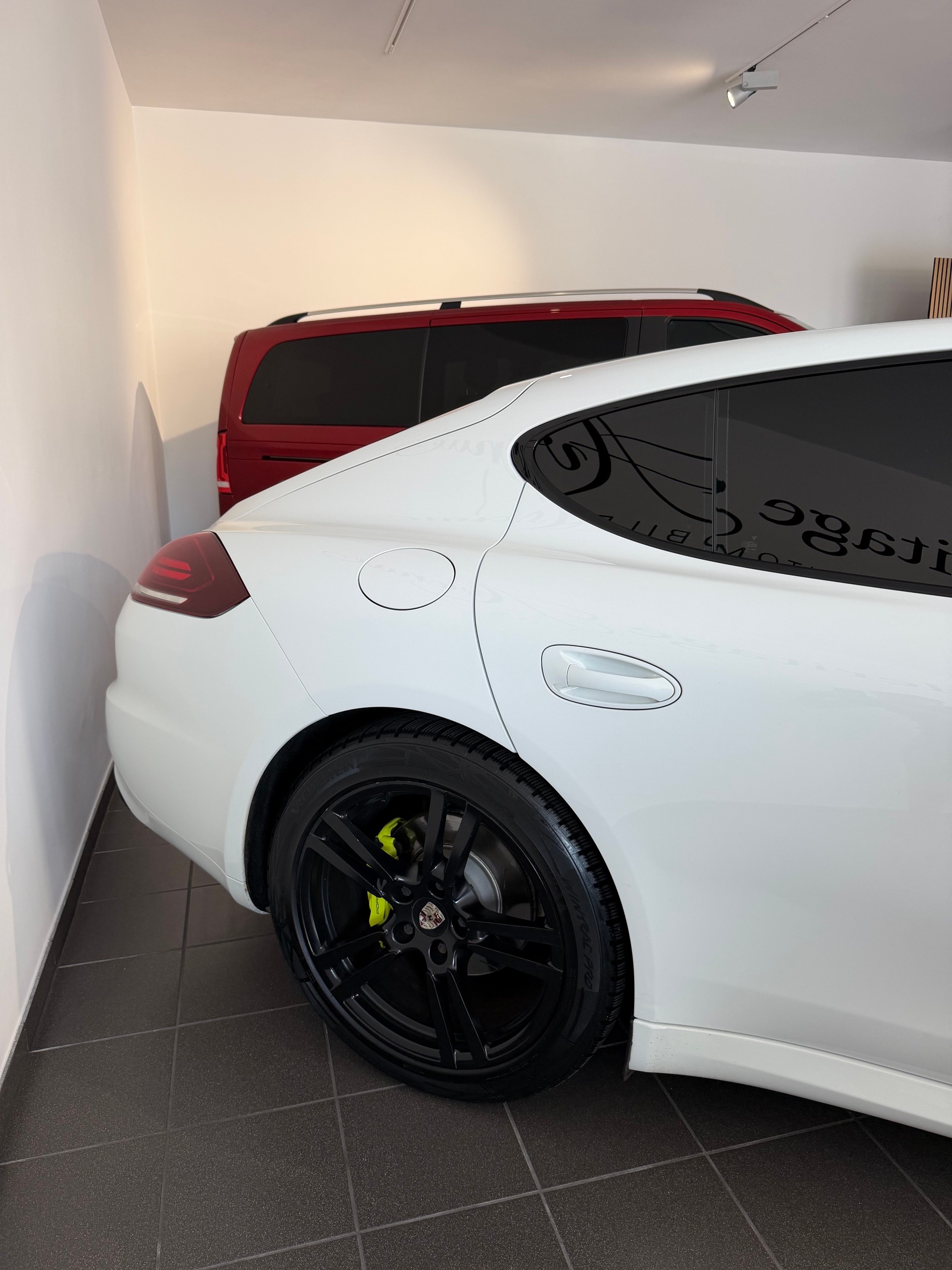 PORSCHE Panamera S E-Hybrid-image-5