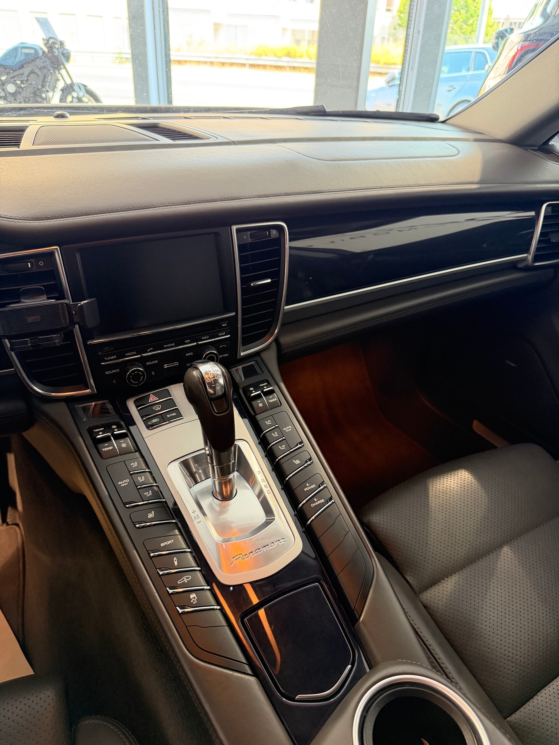 PORSCHE Panamera S E-Hybrid-image-8