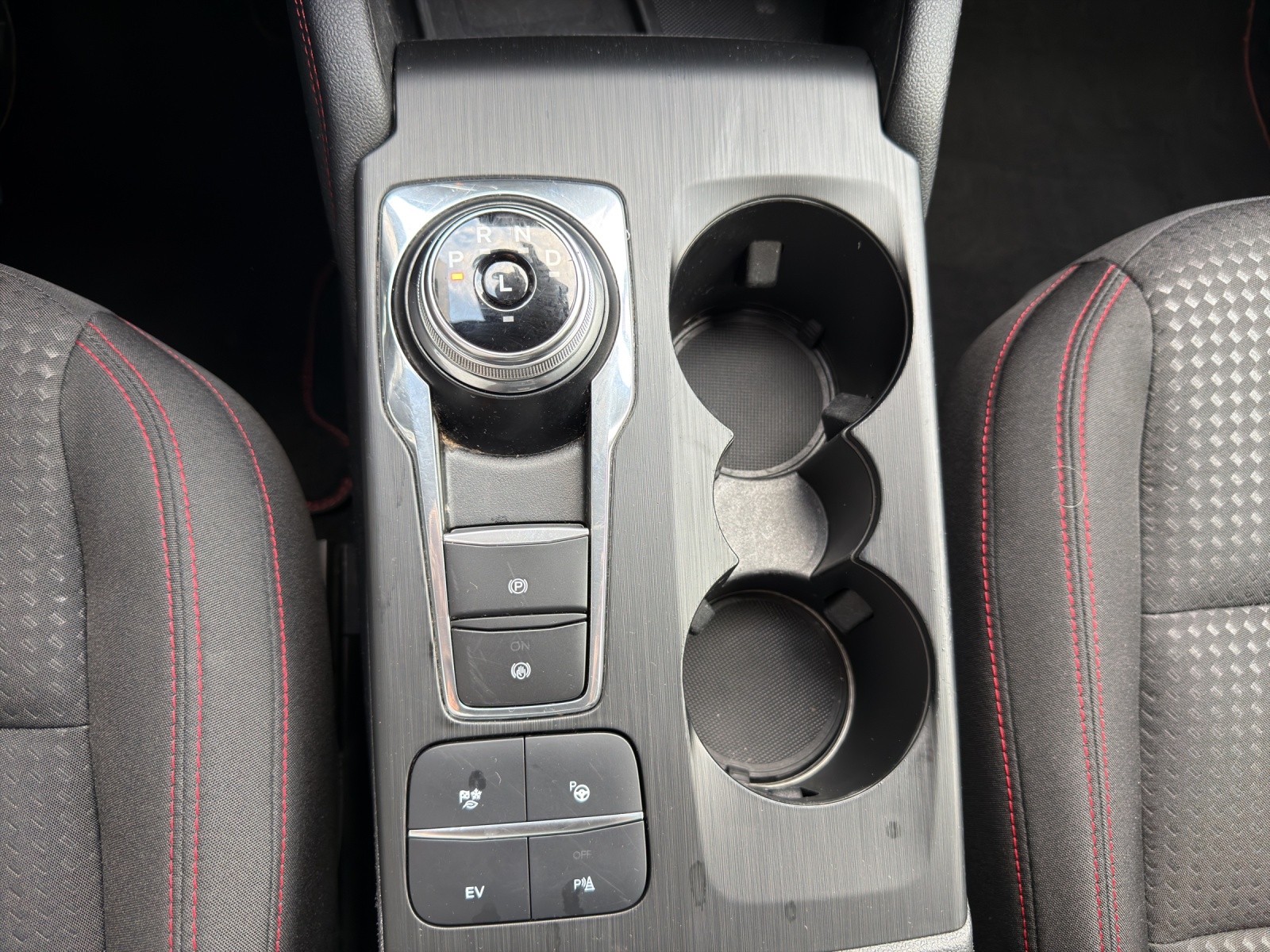 FORD Kuga 2.5 PHEV ST-Line 2WD-image-24