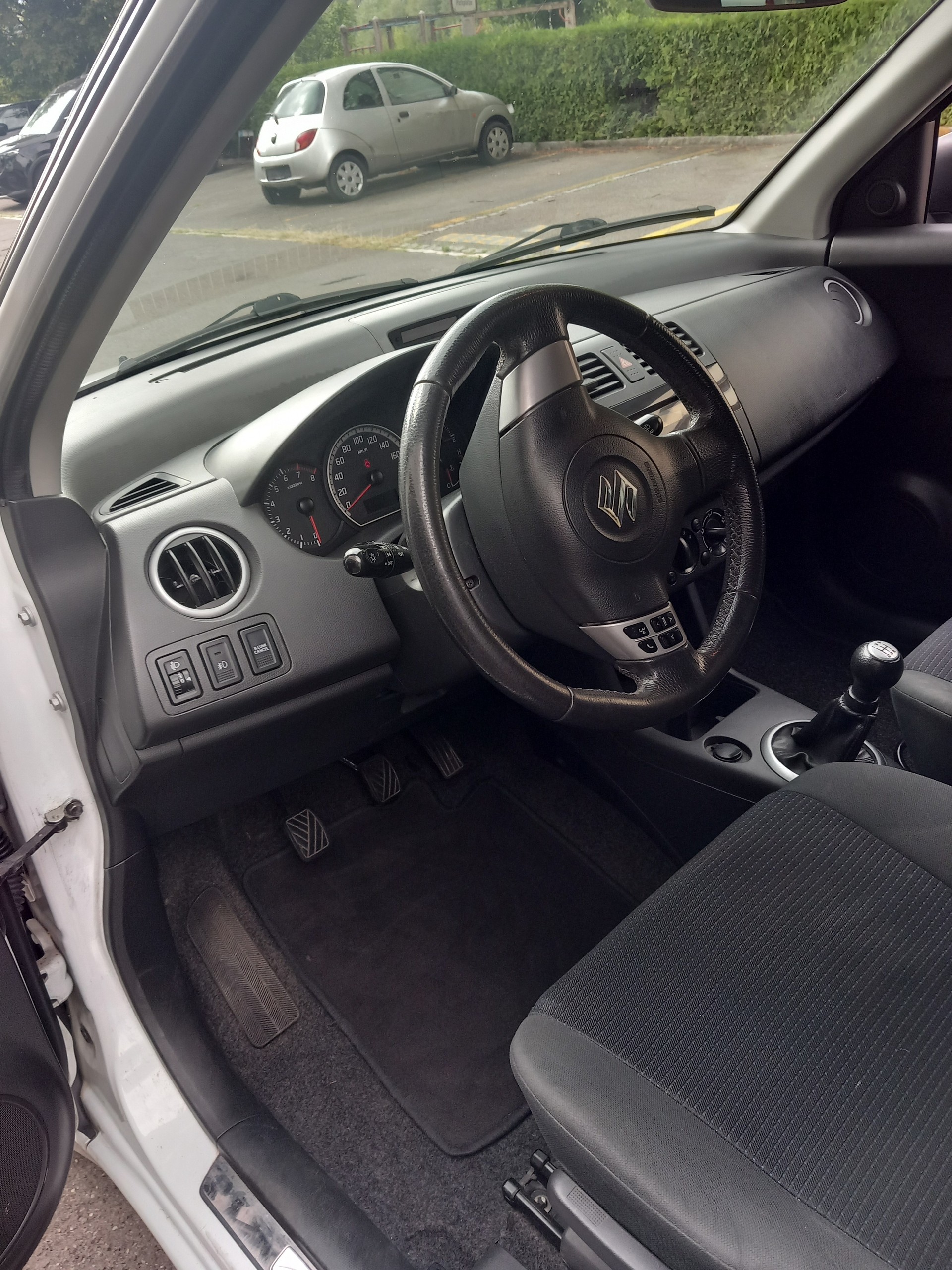 SUZUKI Swift 1.5i 16V VVT GL Top-image-9