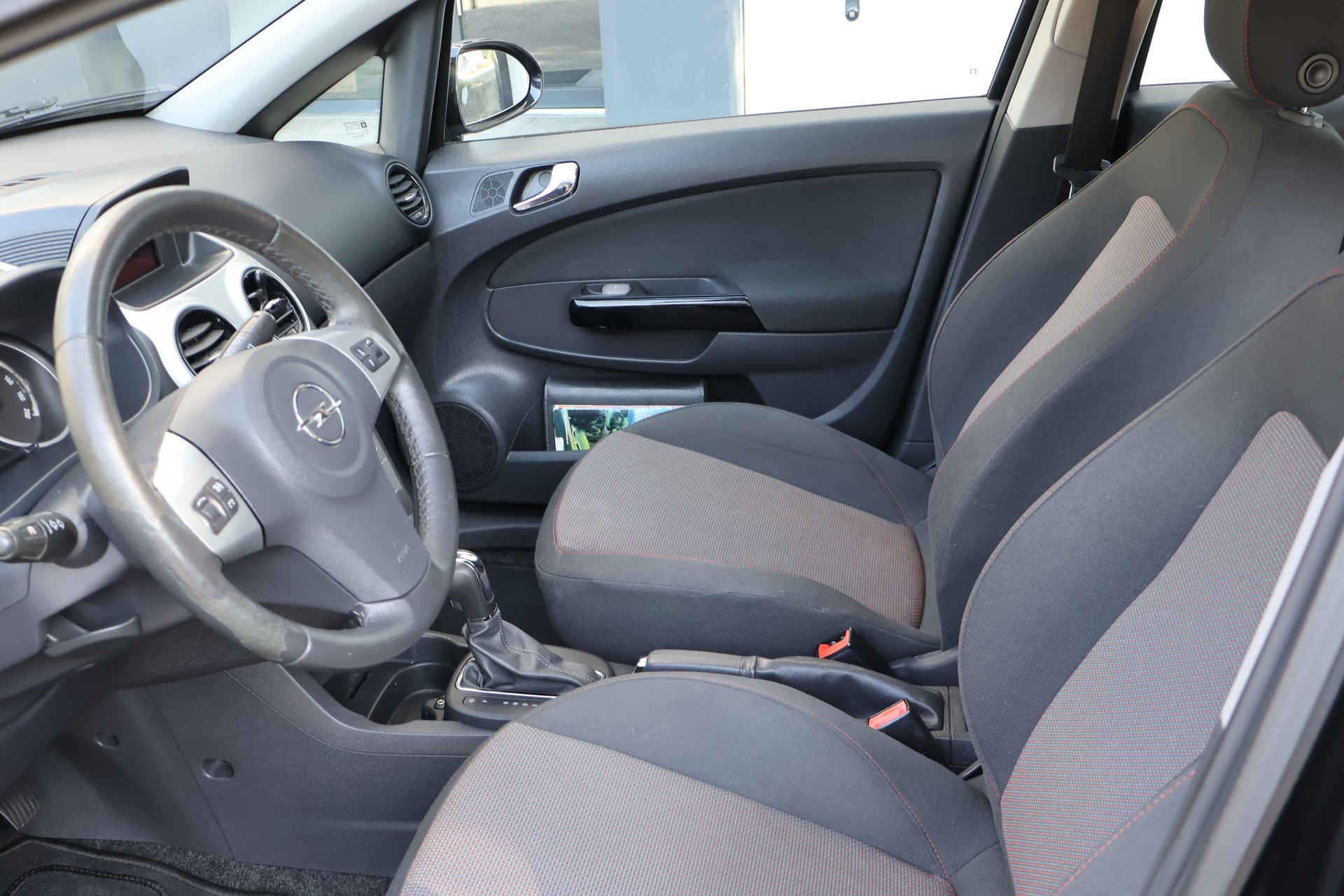 OPEL Corsa 1.4 TP Sport-image-8