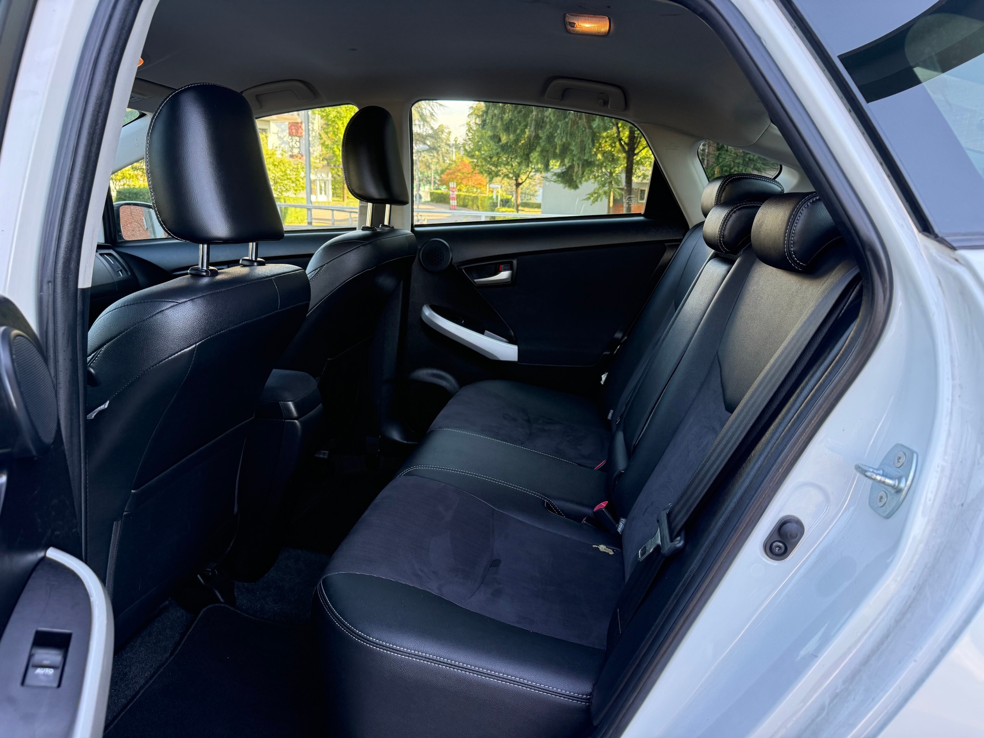 TOYOTA Prius 1.8 16V HSD Sol Premium-image-11