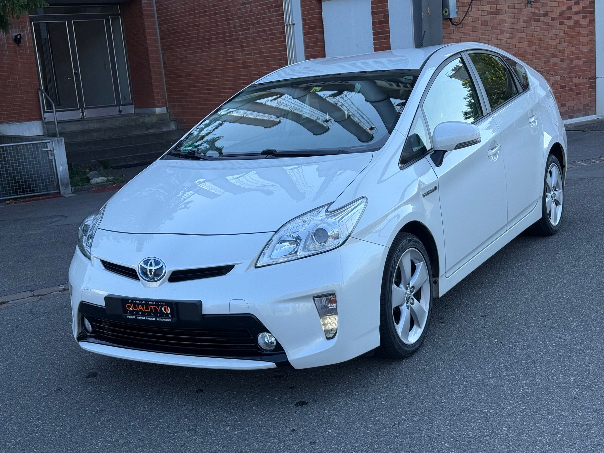 TOYOTA Prius 1.8 16V HSD Sol Premium-image-2