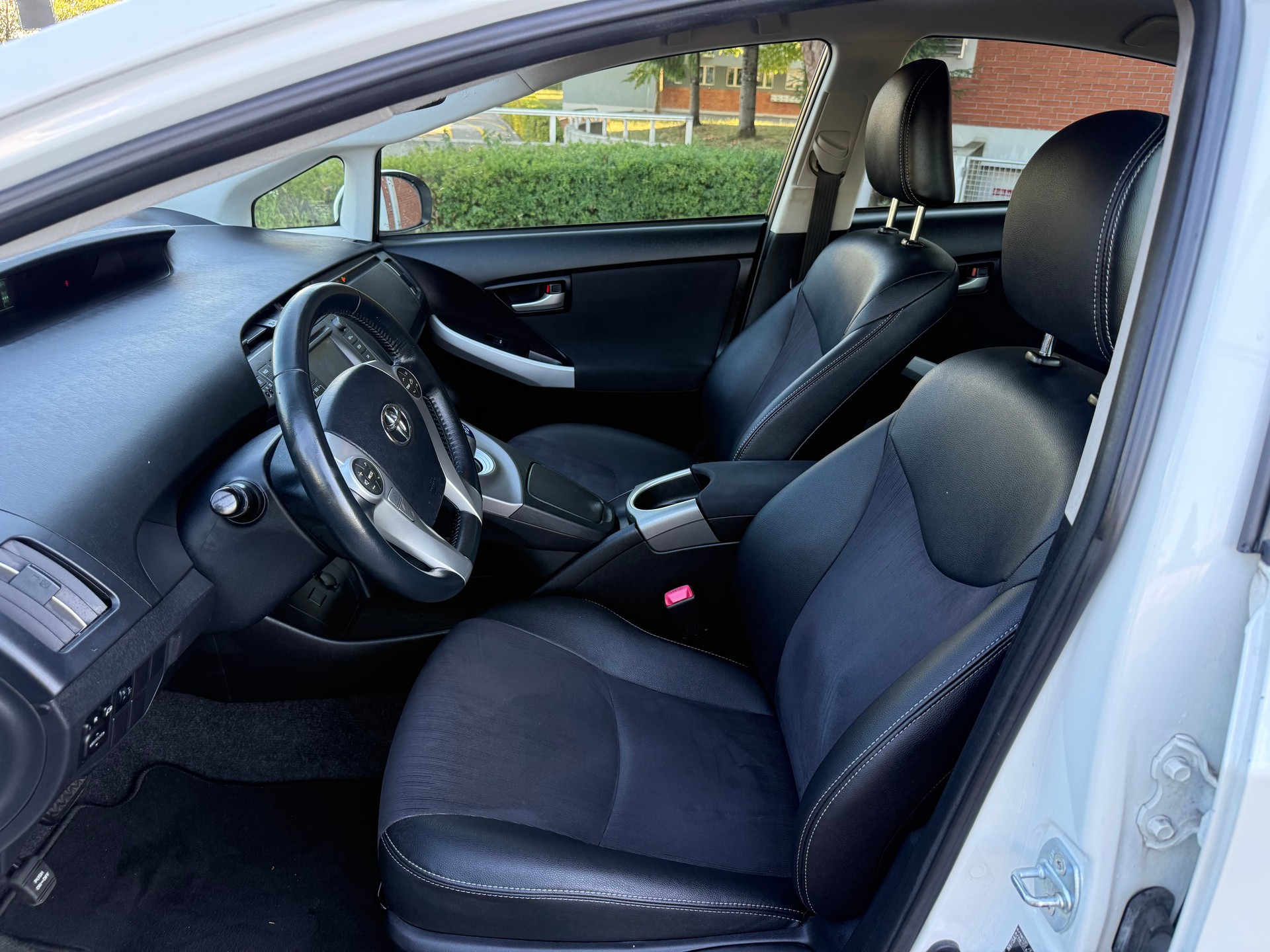 TOYOTA Prius 1.8 16V HSD Sol Premium-image-6
