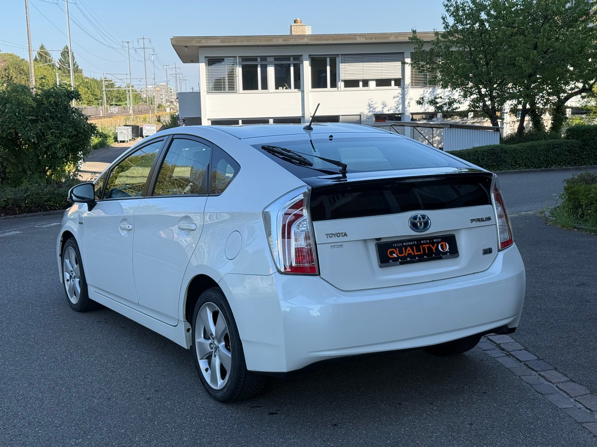 TOYOTA Prius 1.8 16V HSD Sol Premium-image-3