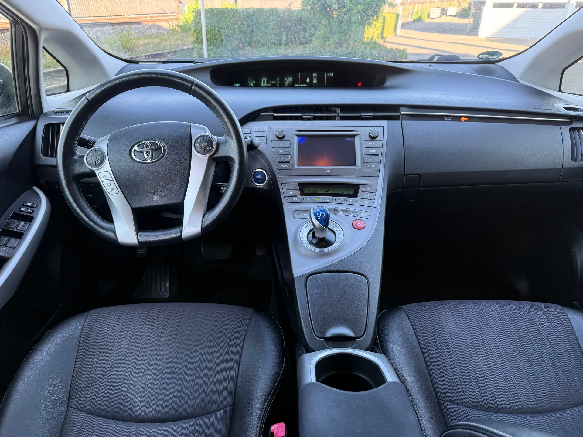 TOYOTA Prius 1.8 16V HSD Sol Premium-image-8