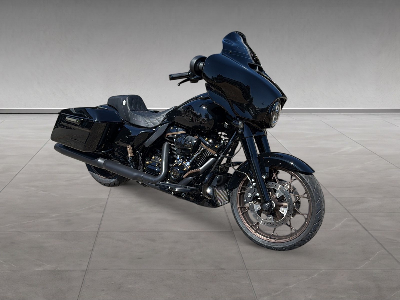 HARLEY-DAVIDSON FLHXST Street Glide ST 117