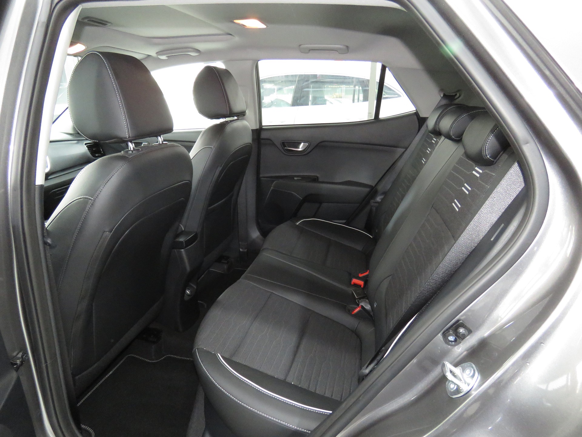 KIA Stonic 1.0 T-GDI MHEV GT-Line DCT (Automat)-image-8