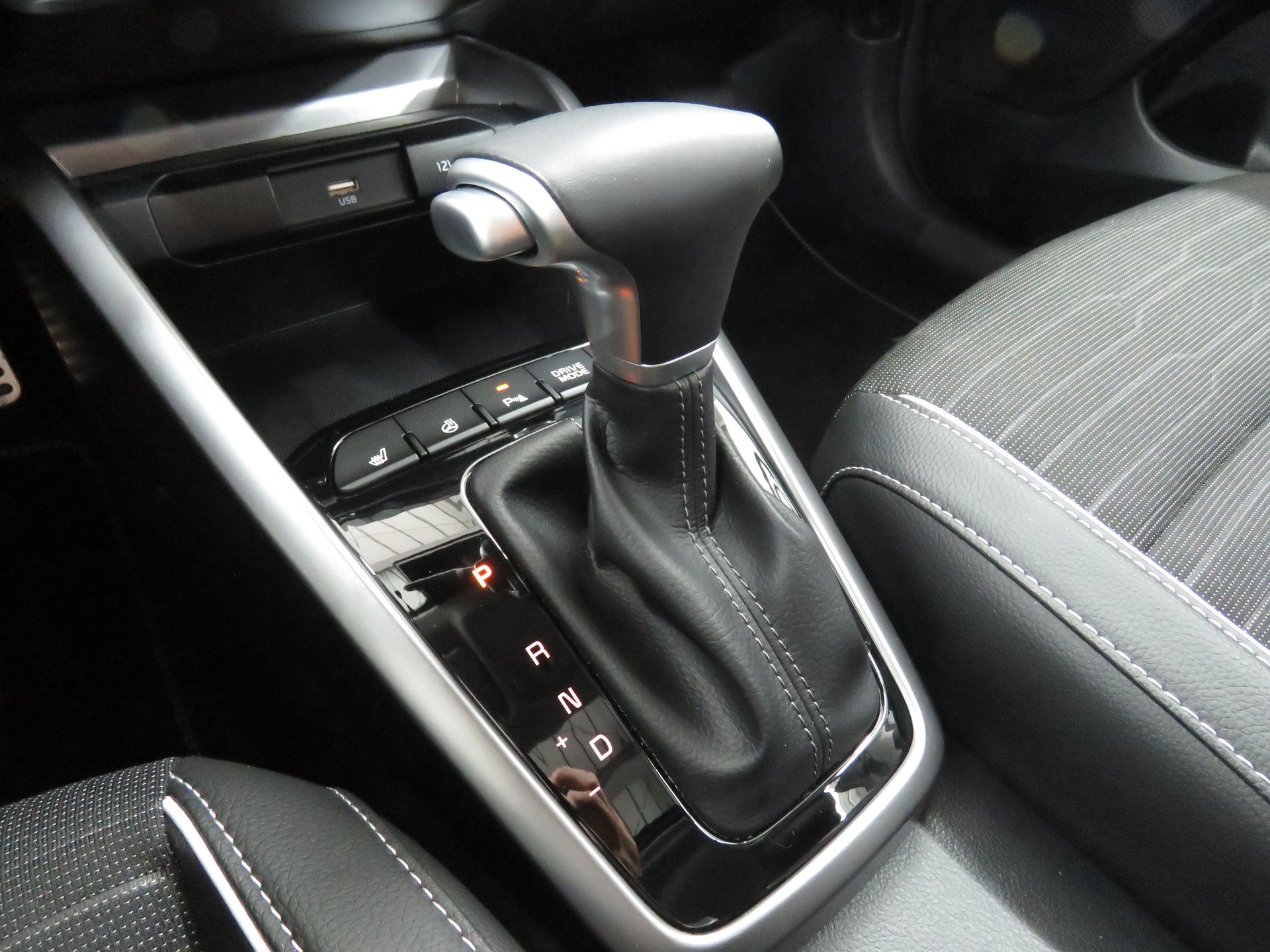 KIA Stonic 1.0 T-GDI MHEV GT-Line DCT (Automat)-image-15