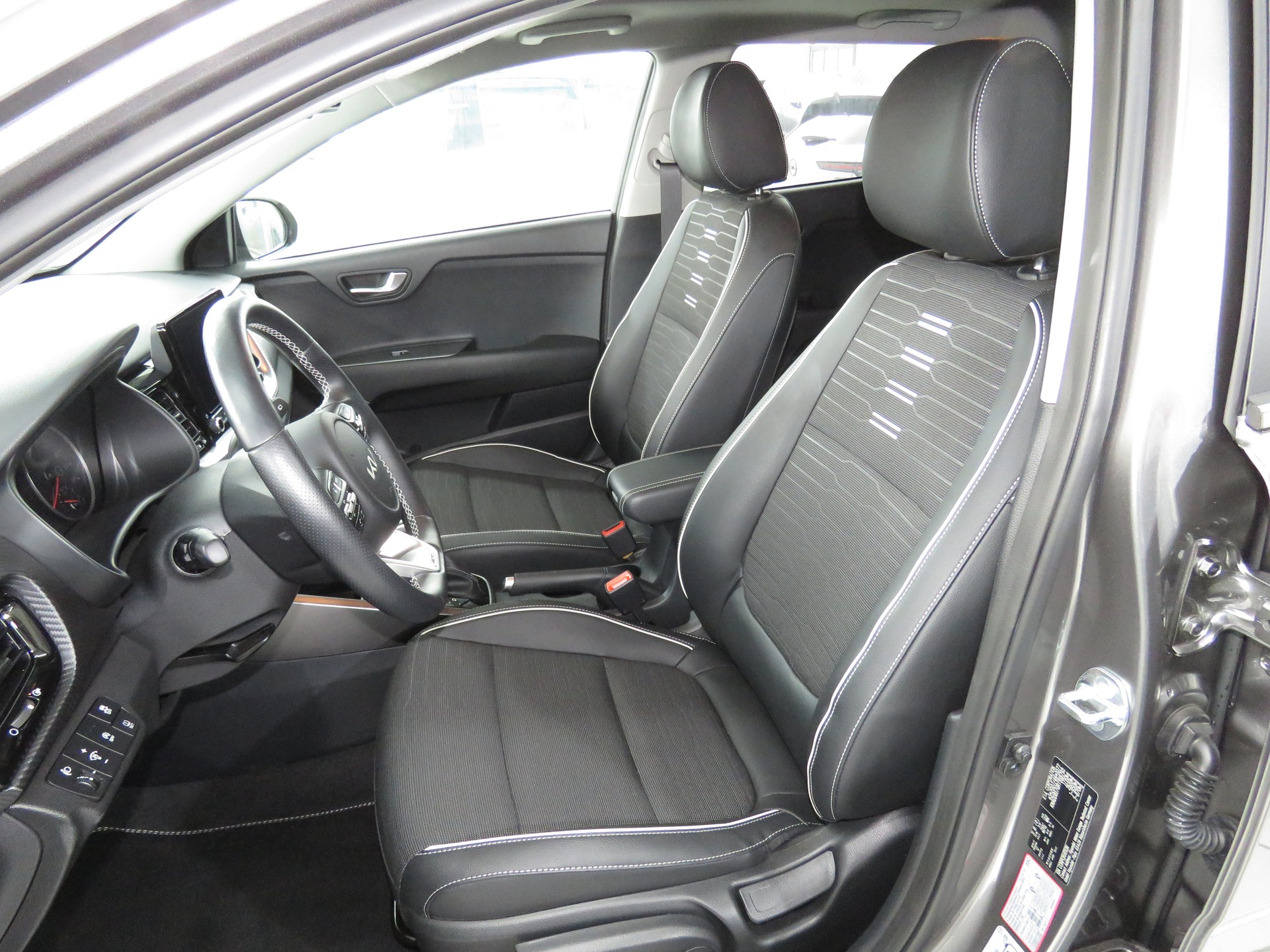 KIA Stonic 1.0 T-GDI MHEV GT-Line DCT (Automat)-image-7