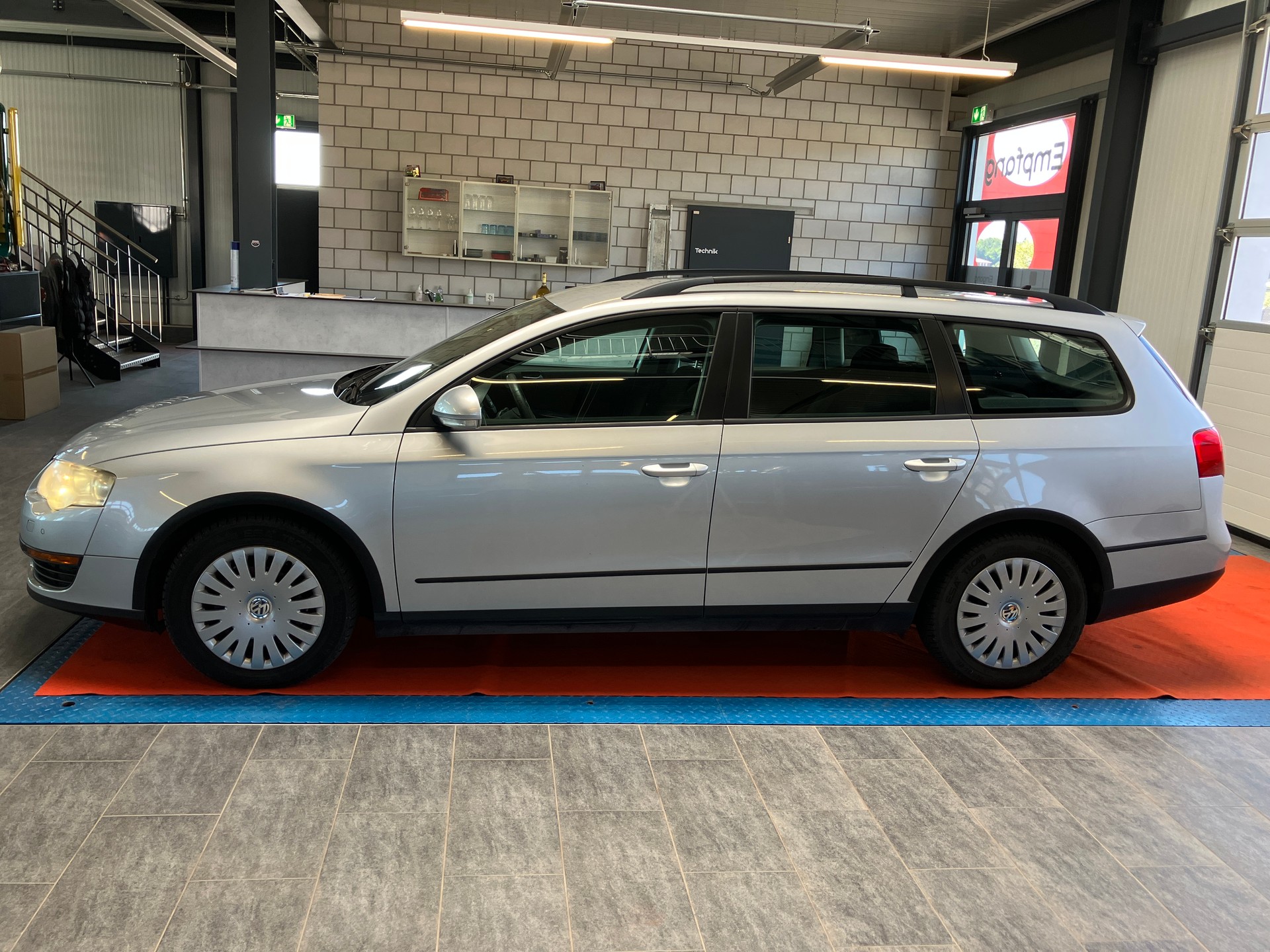 VW Passat Variant 2.0 TDI Trendline DSG-image-5