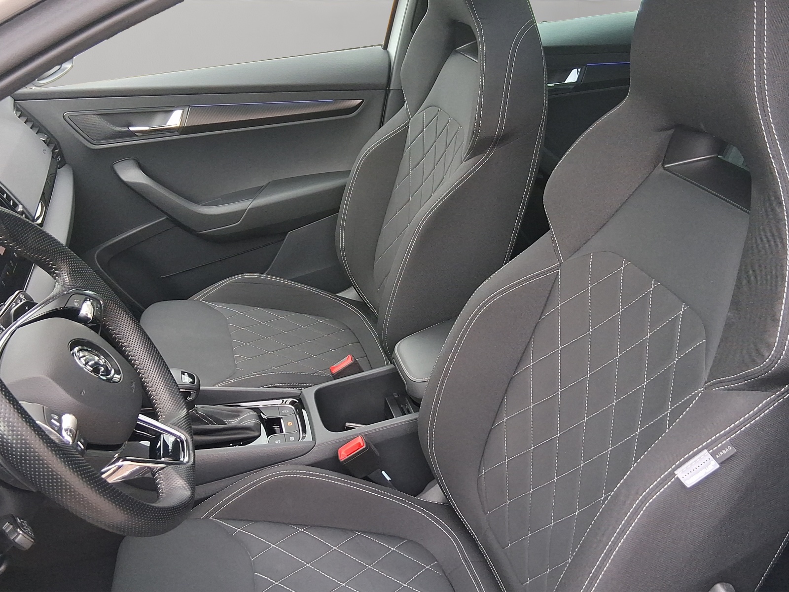 SKODA Karoq 1.5 TSI SportLine DSG-image-8