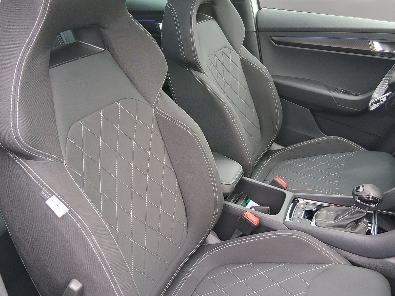 SKODA Karoq 1.5 TSI SportLine DSG-image-17