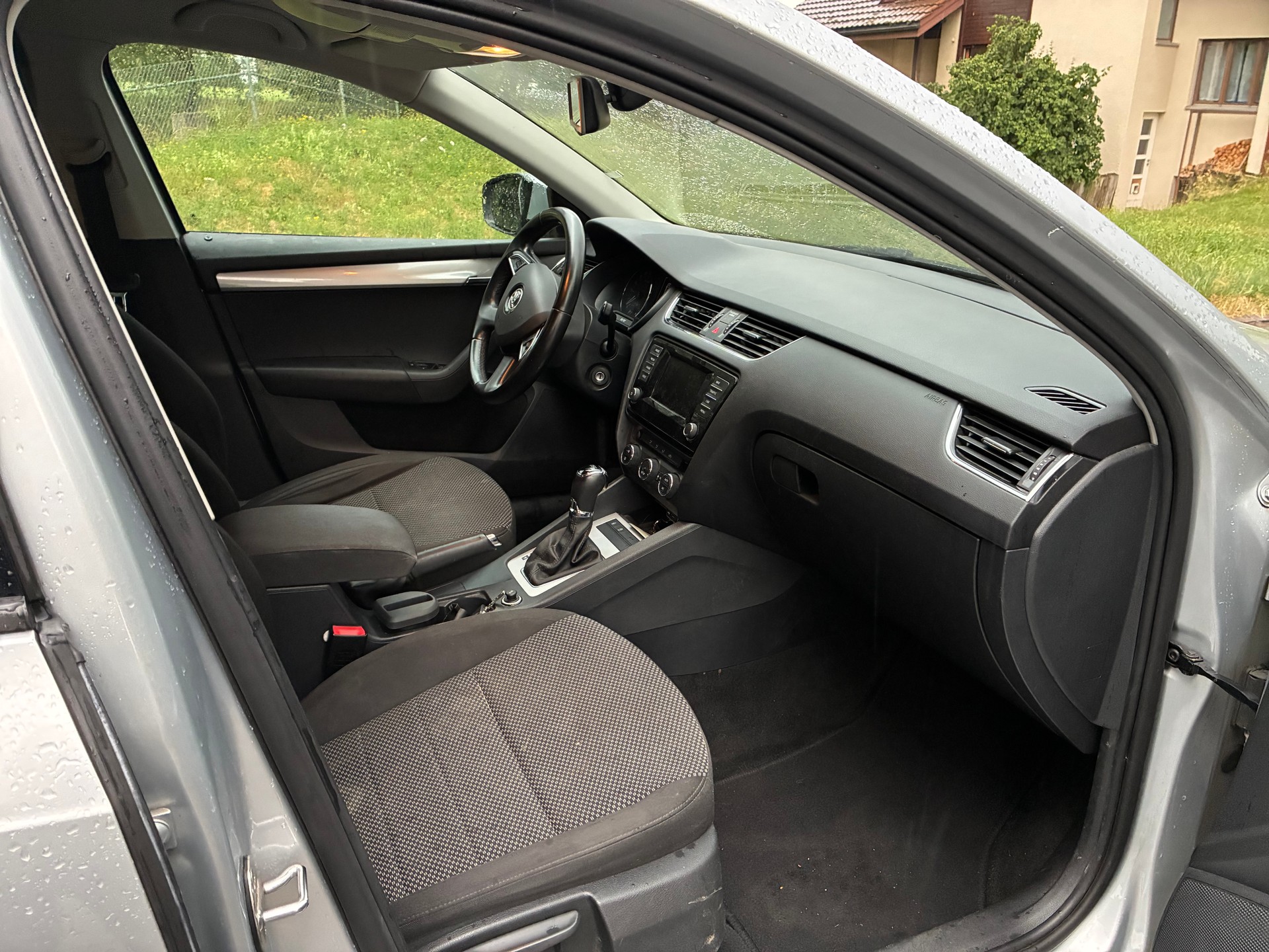 SKODA Octavia Combi 1.6 TDI Elegance DSG-image-5