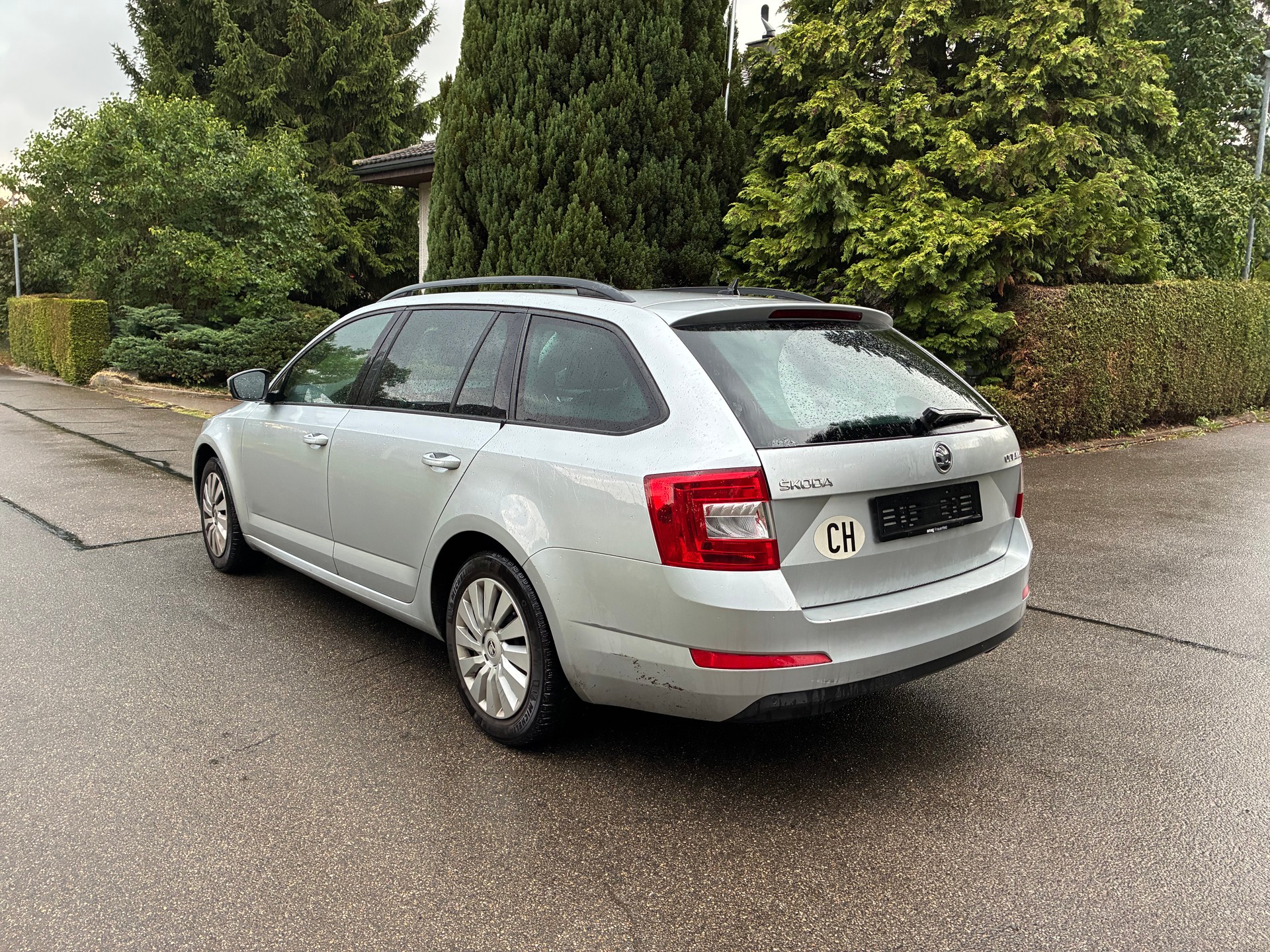SKODA Octavia Combi 1.6 TDI Elegance DSG-image-2