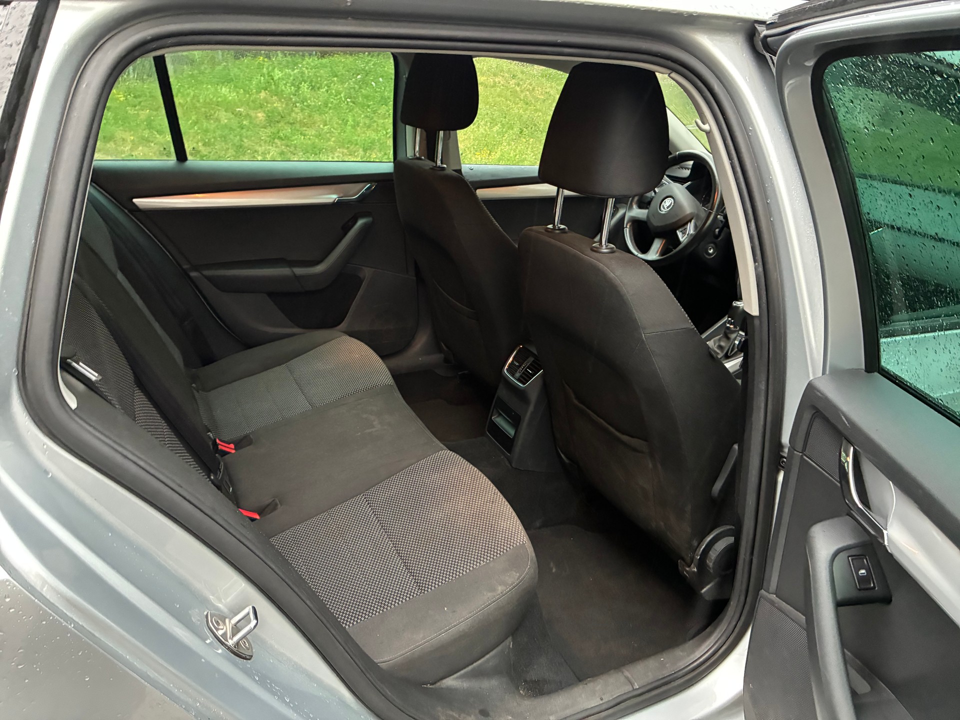 SKODA Octavia Combi 1.6 TDI Elegance DSG-image-6