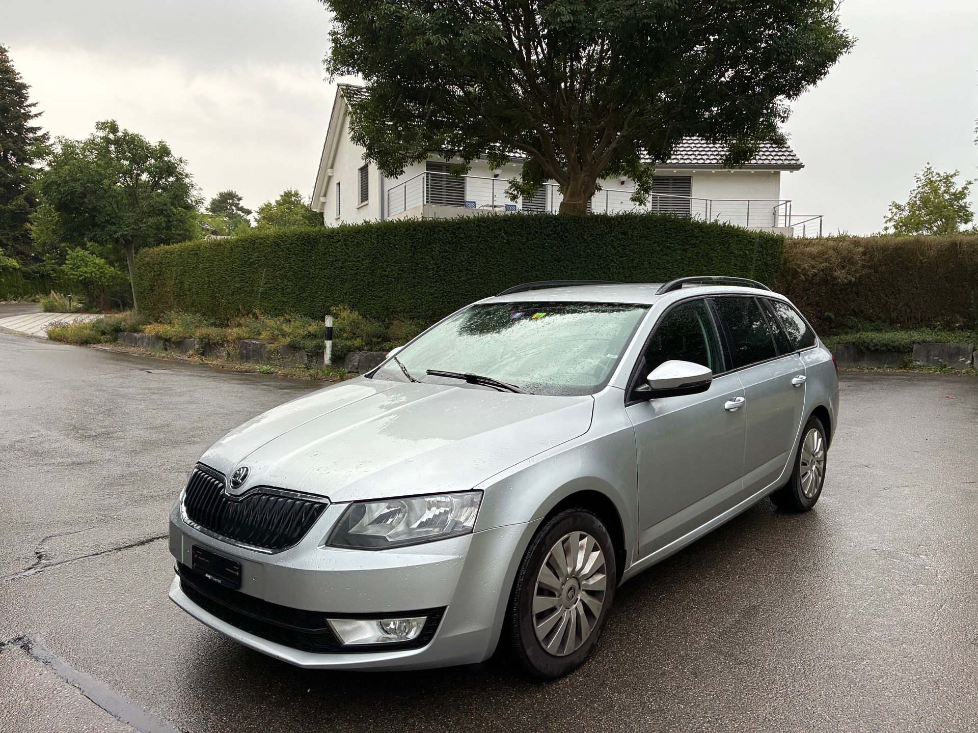 SKODA Octavia Combi 1.6 TDI Elegance DSG-image-0