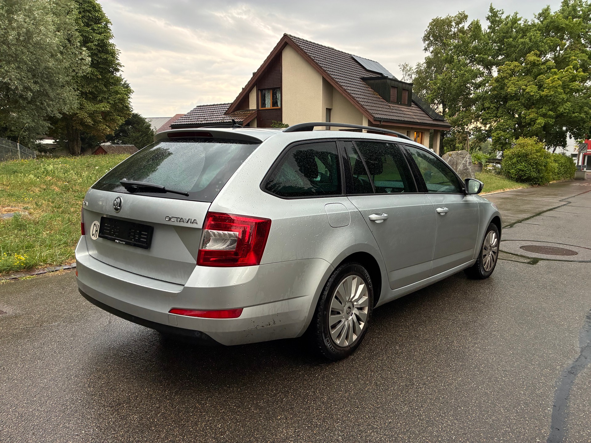 SKODA Octavia Combi 1.6 TDI Elegance DSG-image-3