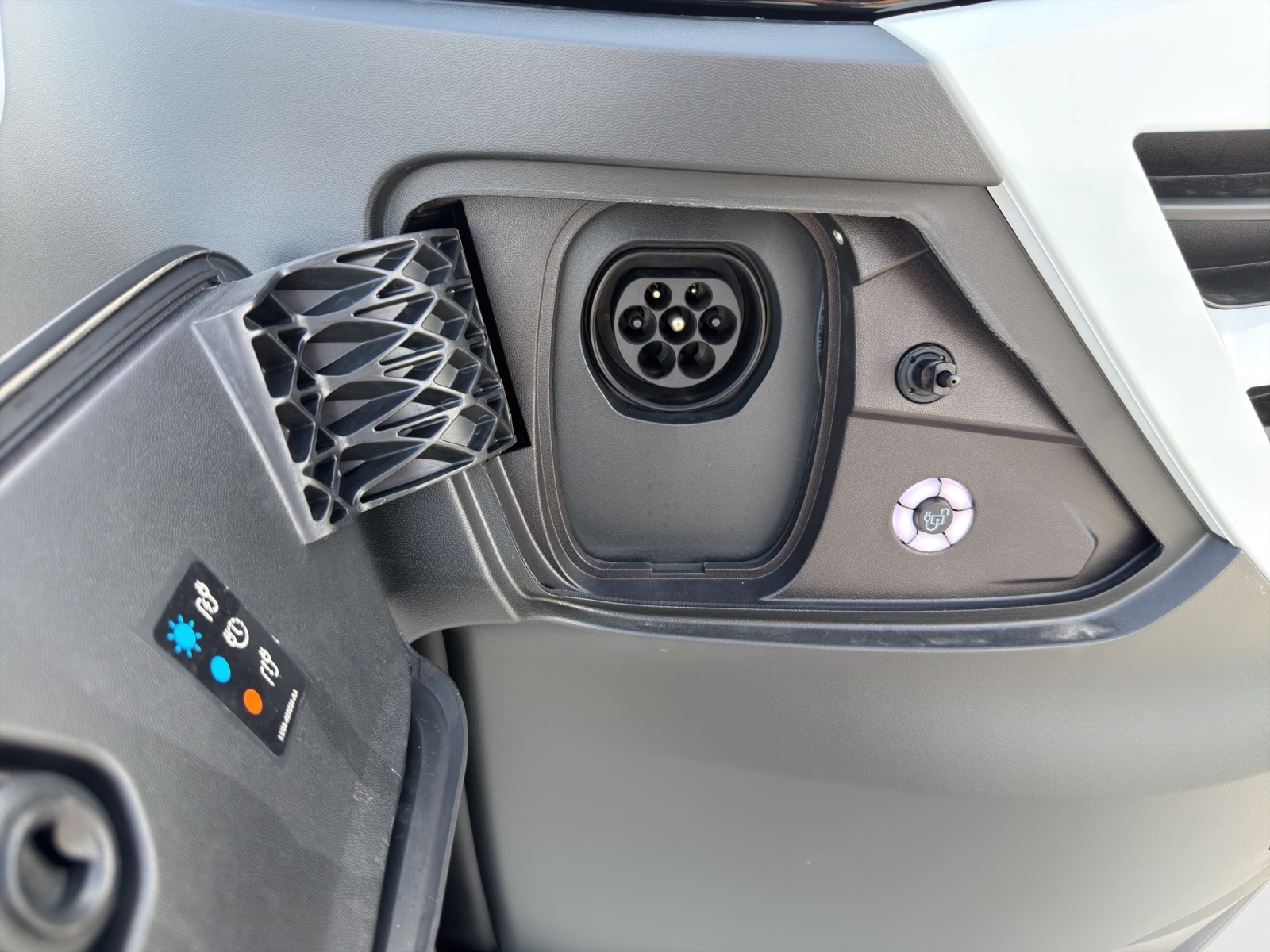 VW Transporter 2.5 TSI e-Hybrid-image-15