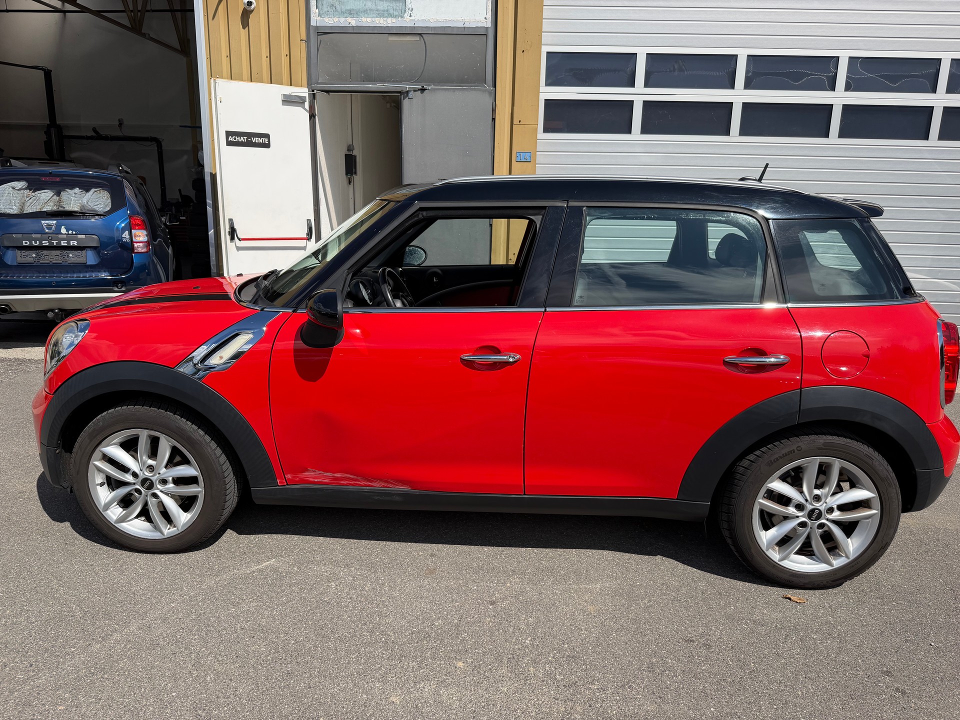 MINI Countryman Cooper FWD-image-13