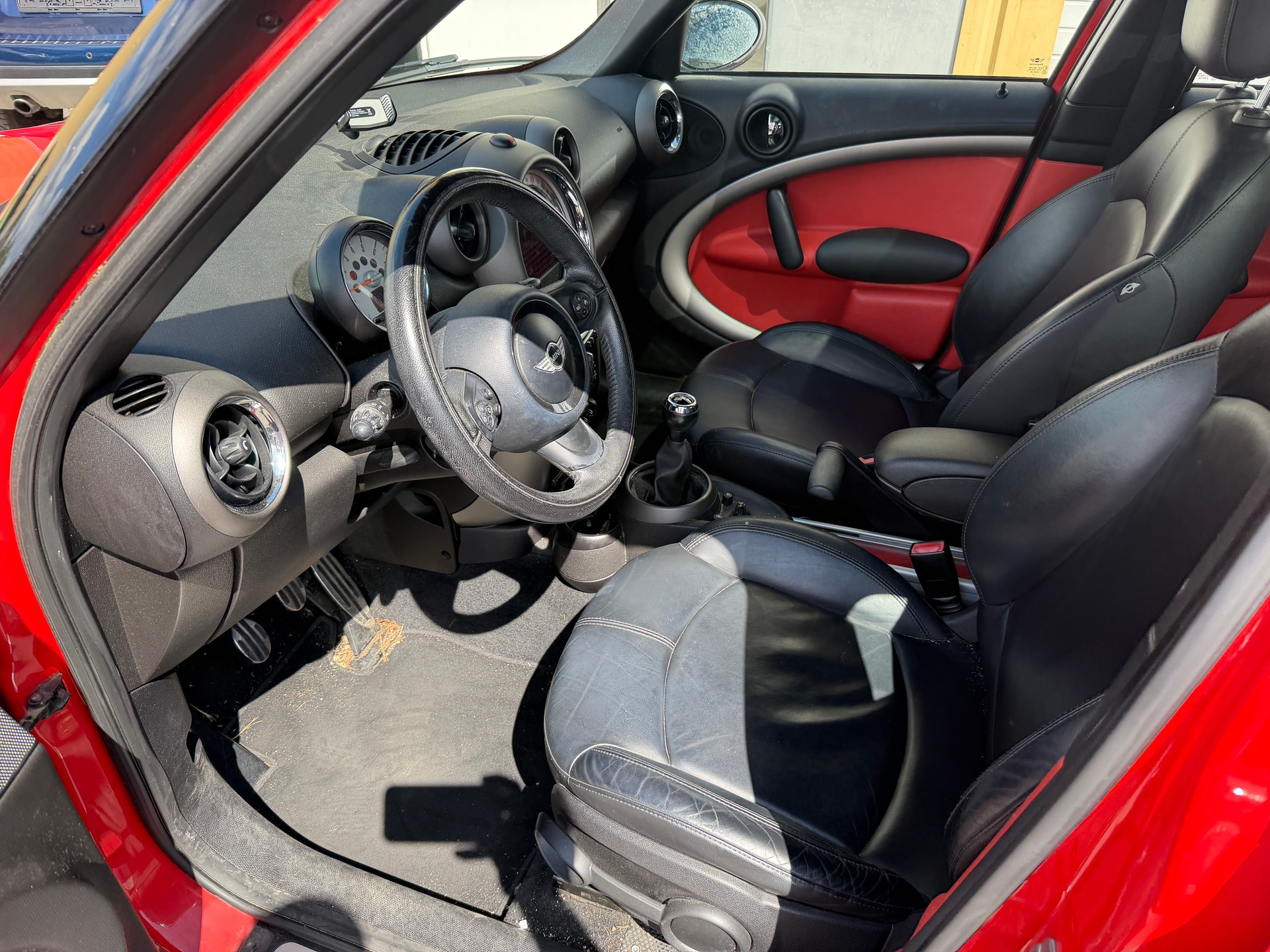 MINI Countryman Cooper FWD-image-2