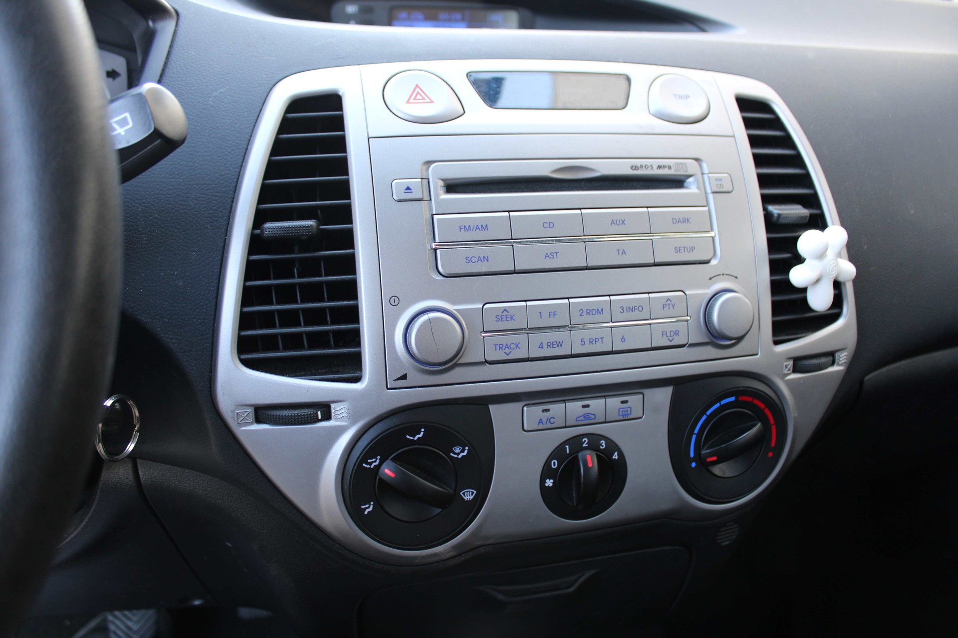 HYUNDAI i20 1.2 Comfort-image-6