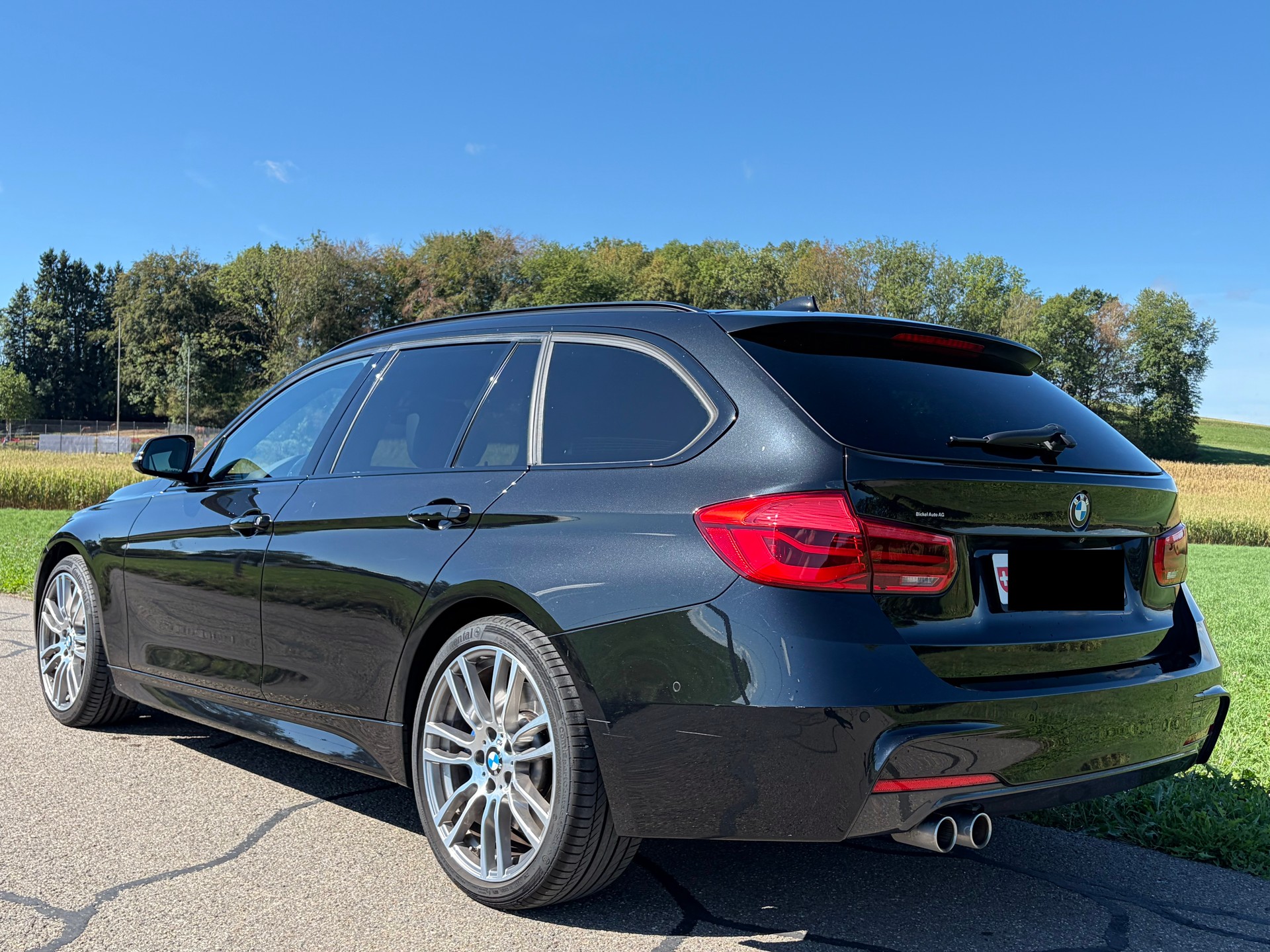 BMW 330d xDrive-image-1