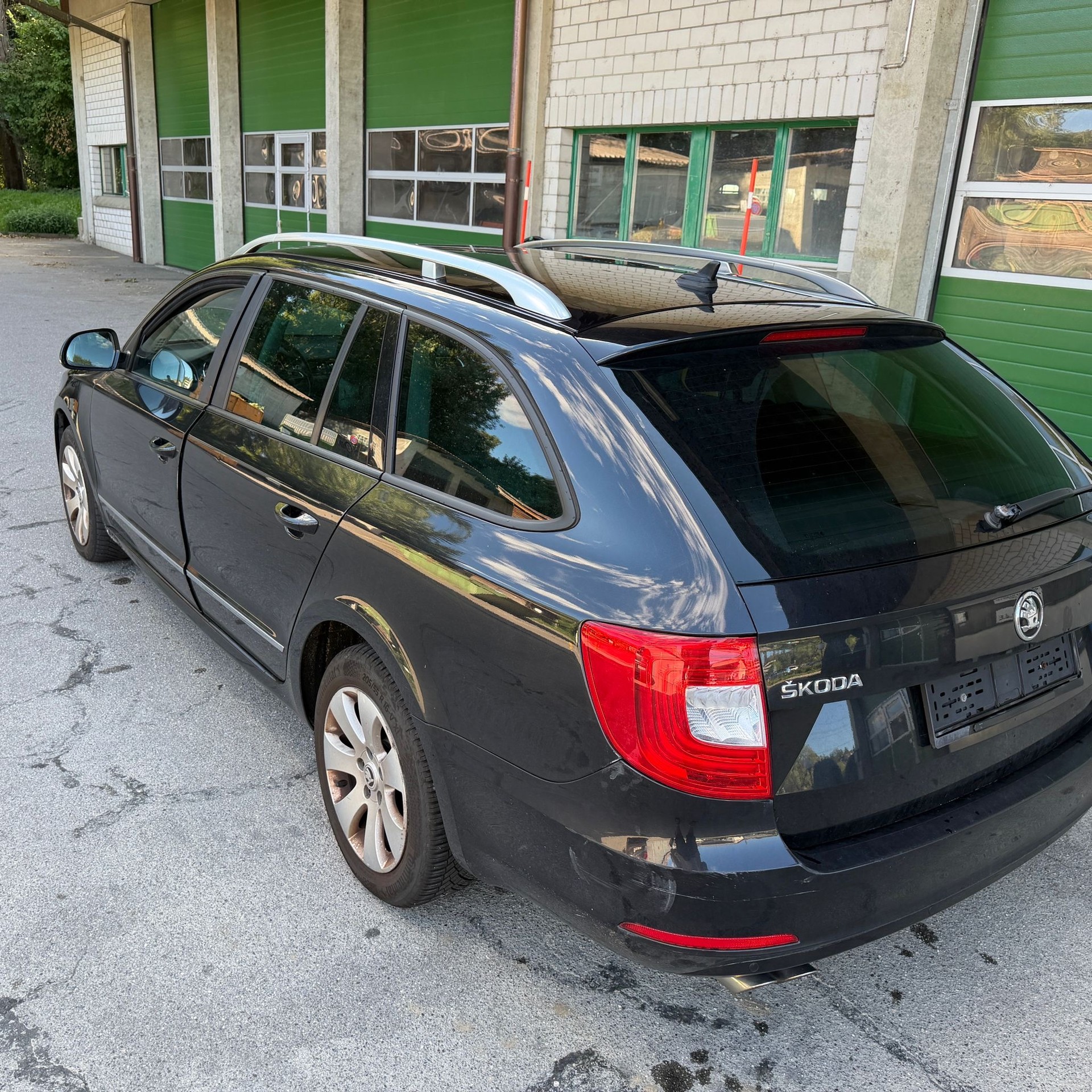 SKODA Superb Combi 2.0 TDi Active 4x4 DSG-image-2