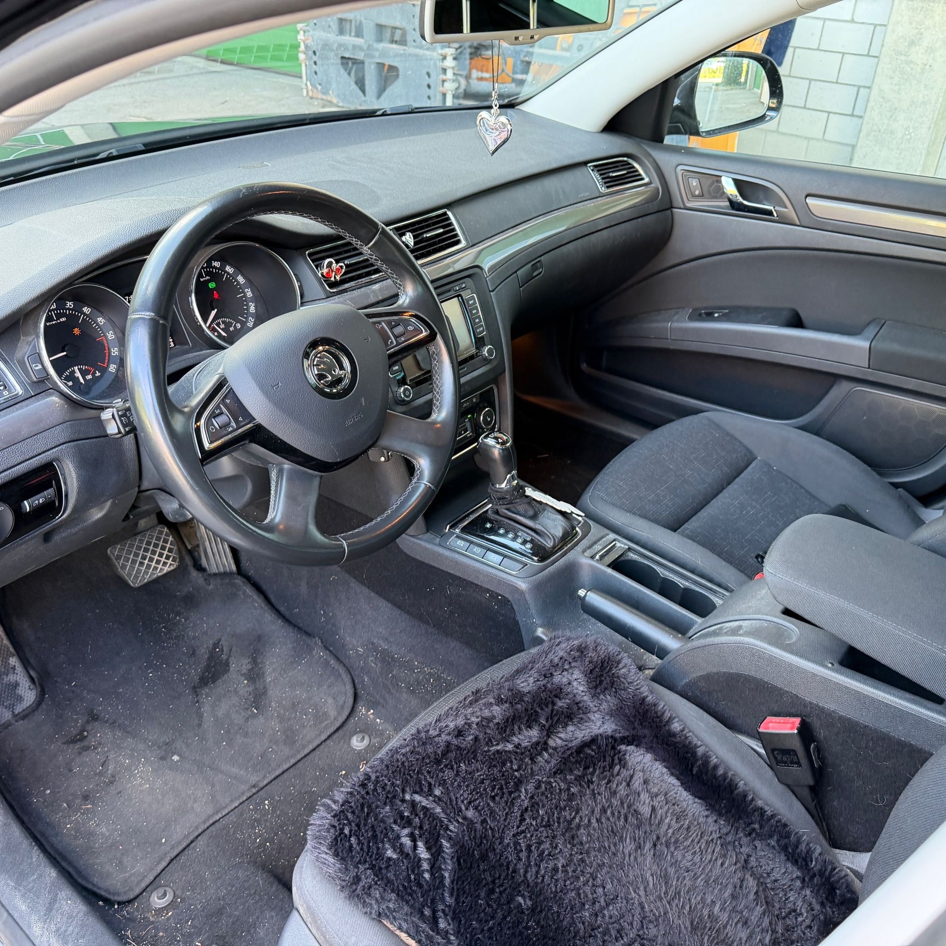 SKODA Superb Combi 2.0 TDi Active 4x4 DSG-image-4