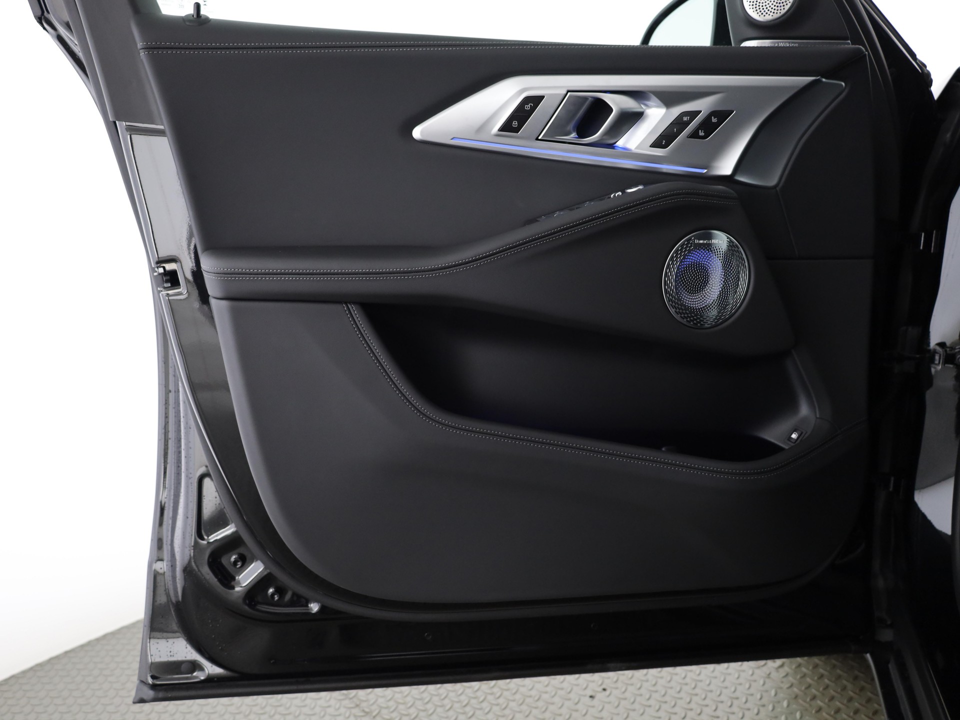 BMW XM 50e Plug-in Hybrid-image-11