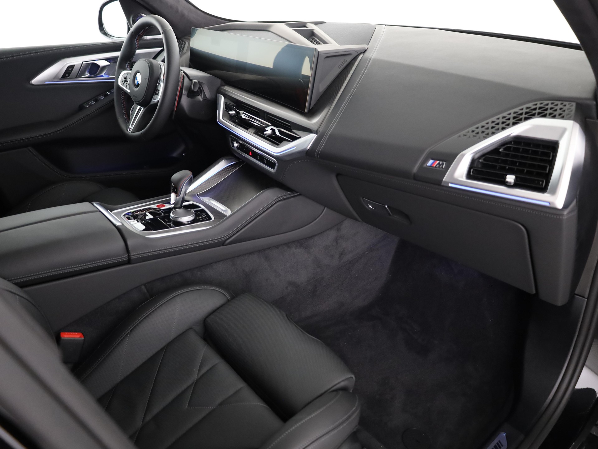 BMW XM 50e Plug-in Hybrid-image-16