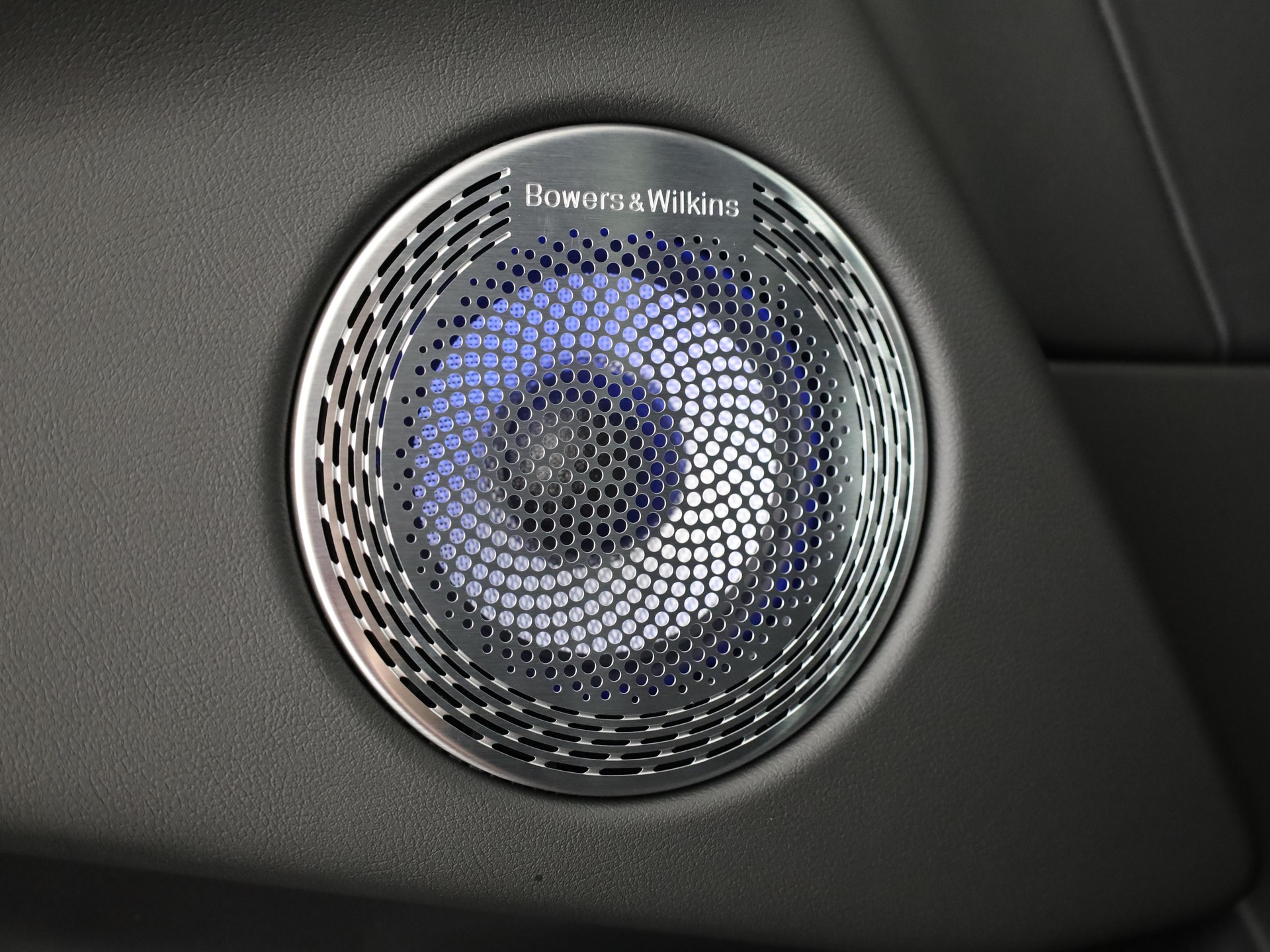 BMW XM 50e Plug-in Hybrid-image-12