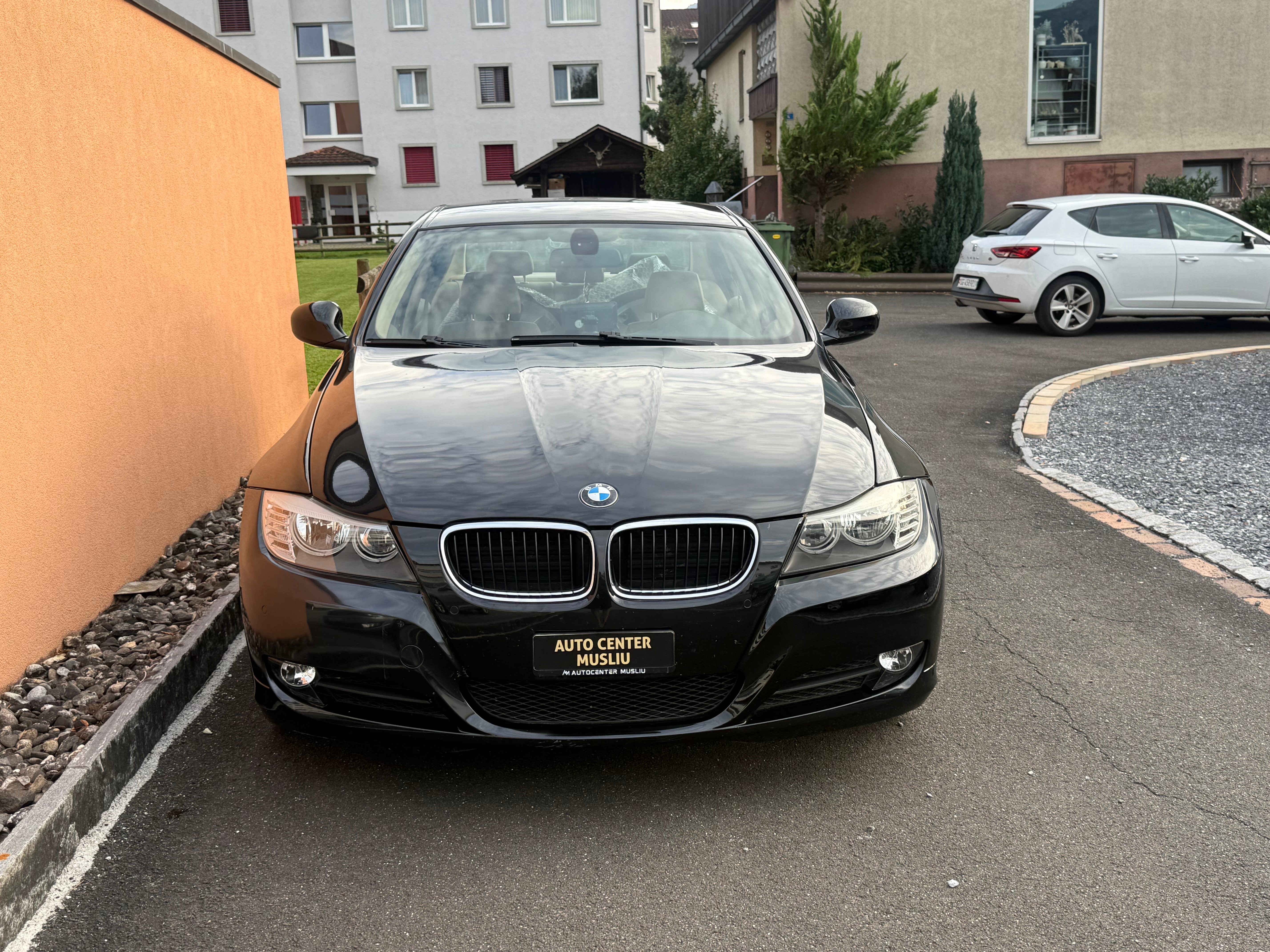 BMW 318i Steptronic — slika 1