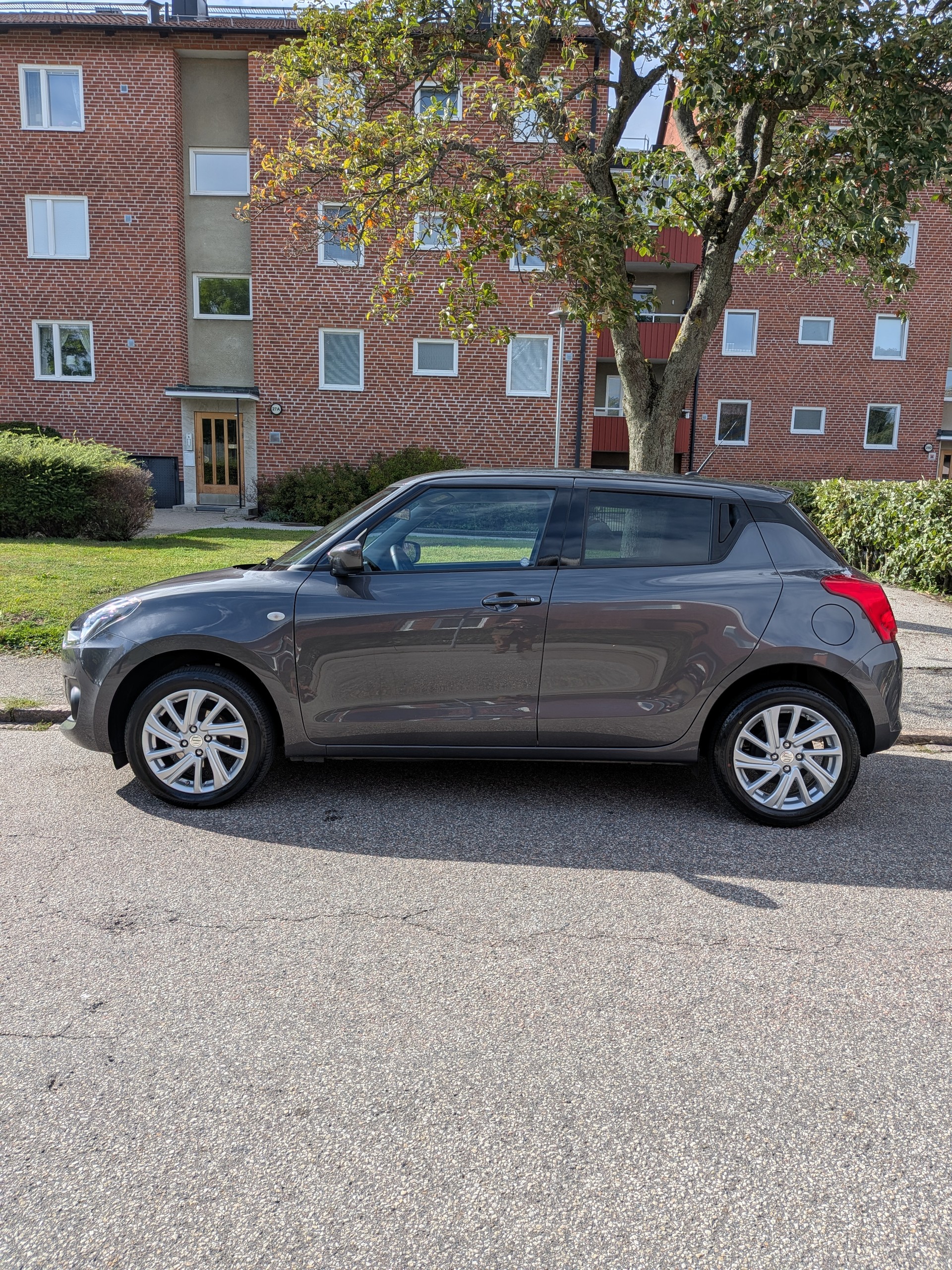 SUZUKI 1.2 Compact+ Hybrid 4x4 AllGrip-image-1