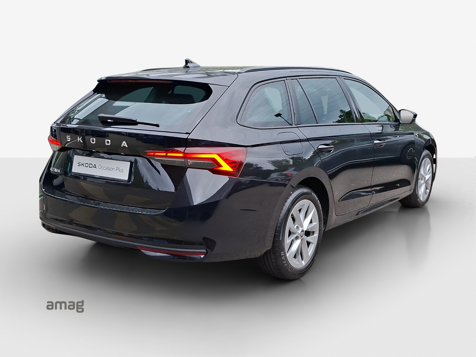 SKODA Octavia Combi 1.5 TSI mHEV DSG Dynamic-image-4