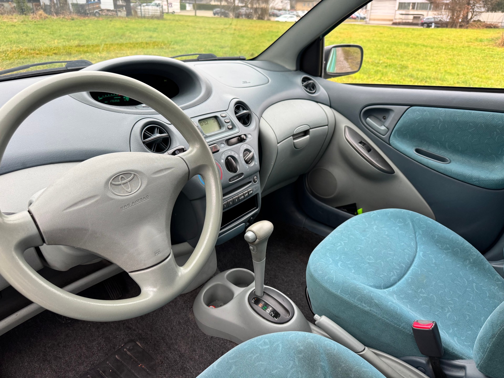 TOYOTA Yaris 1.3 Linea Sol-image-4