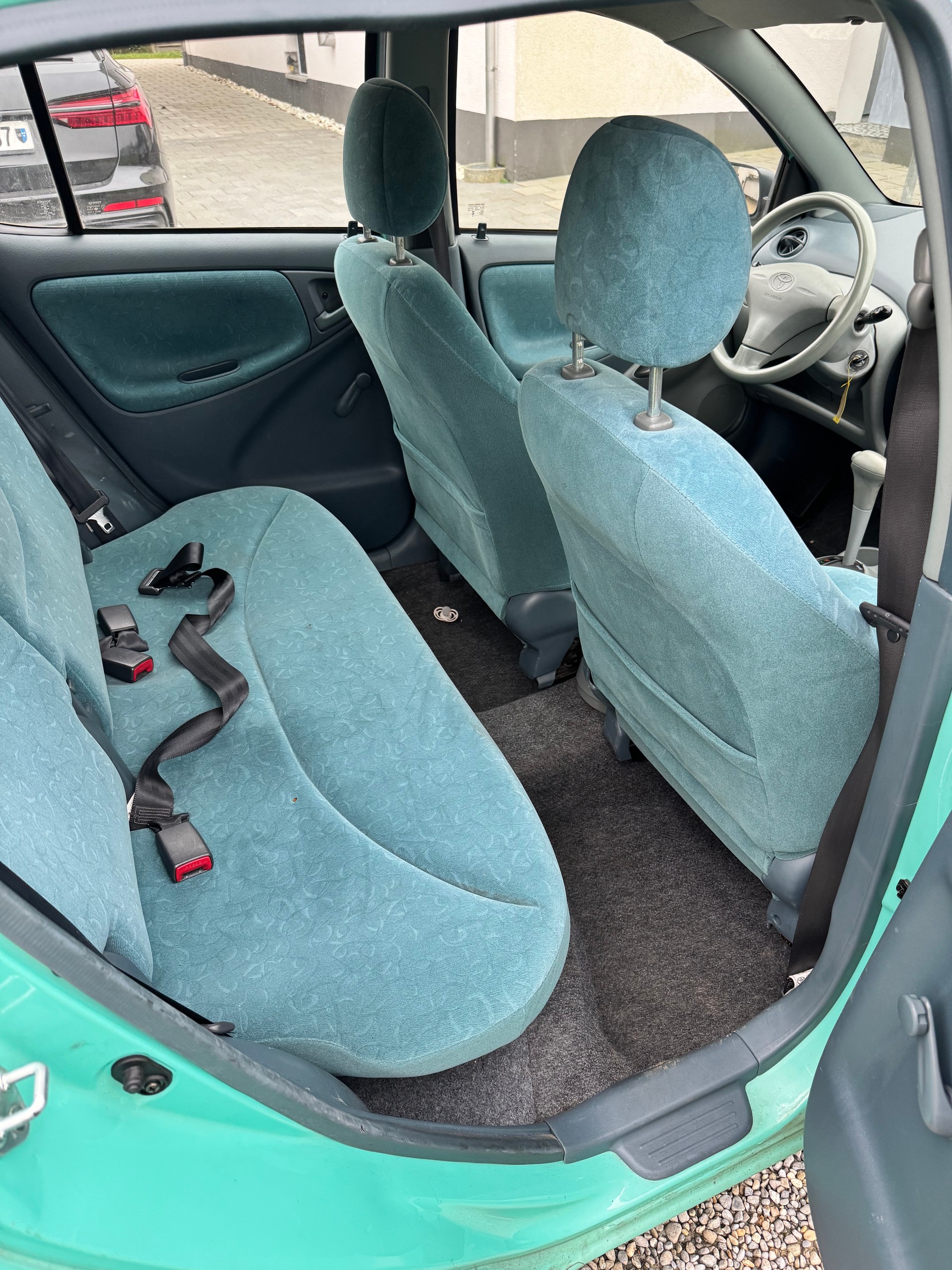 TOYOTA Yaris 1.3 Linea Sol-image-6