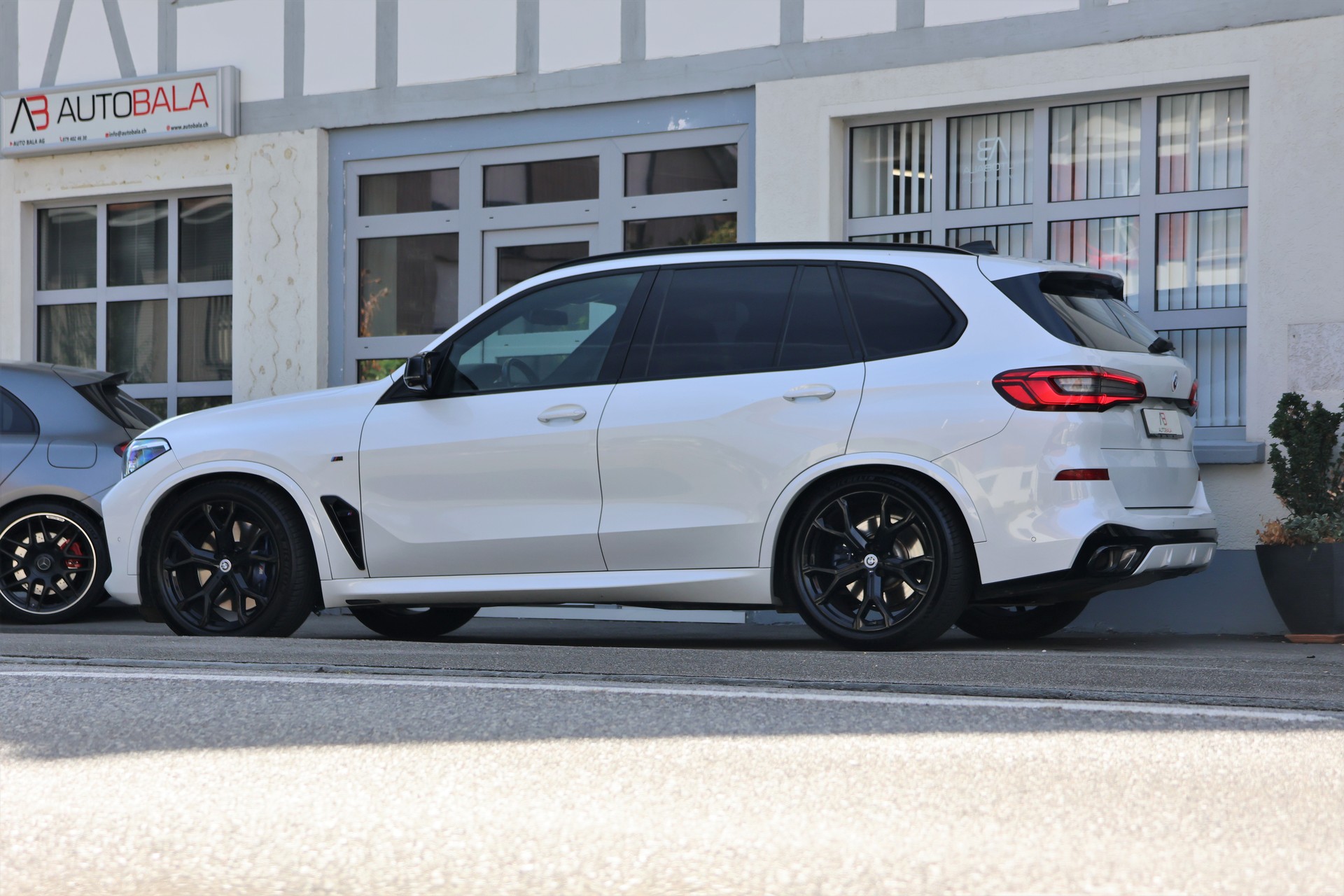 BMW X5 xDrive 30d Steptronic M-Sport (CH) + 2.7T AHK-showroom-element-3