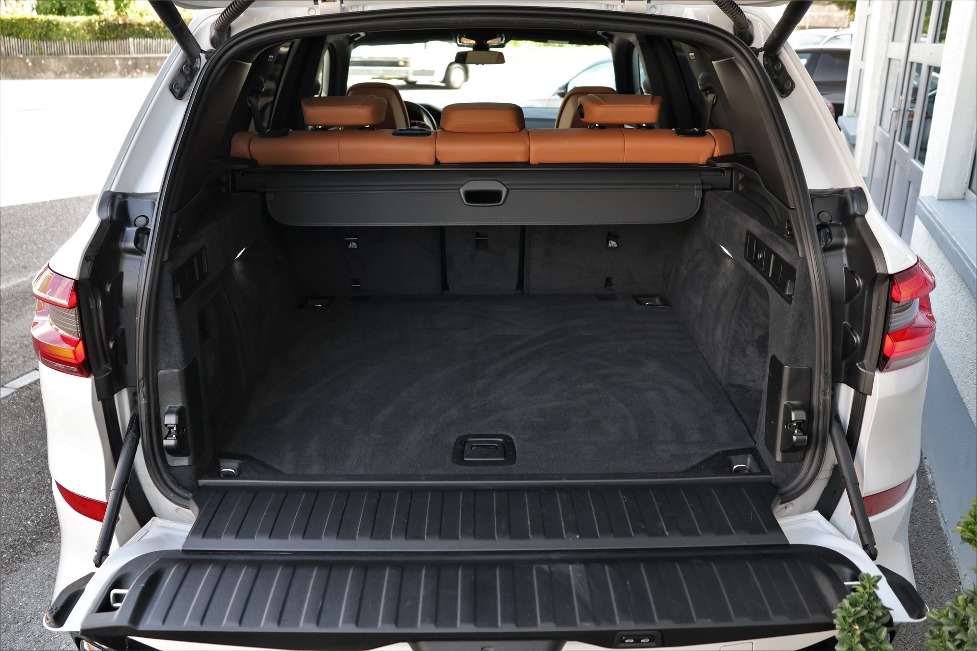 BMW X5 xDrive 30d Steptronic M-Sport (CH) + 2.7T AHK-image-18