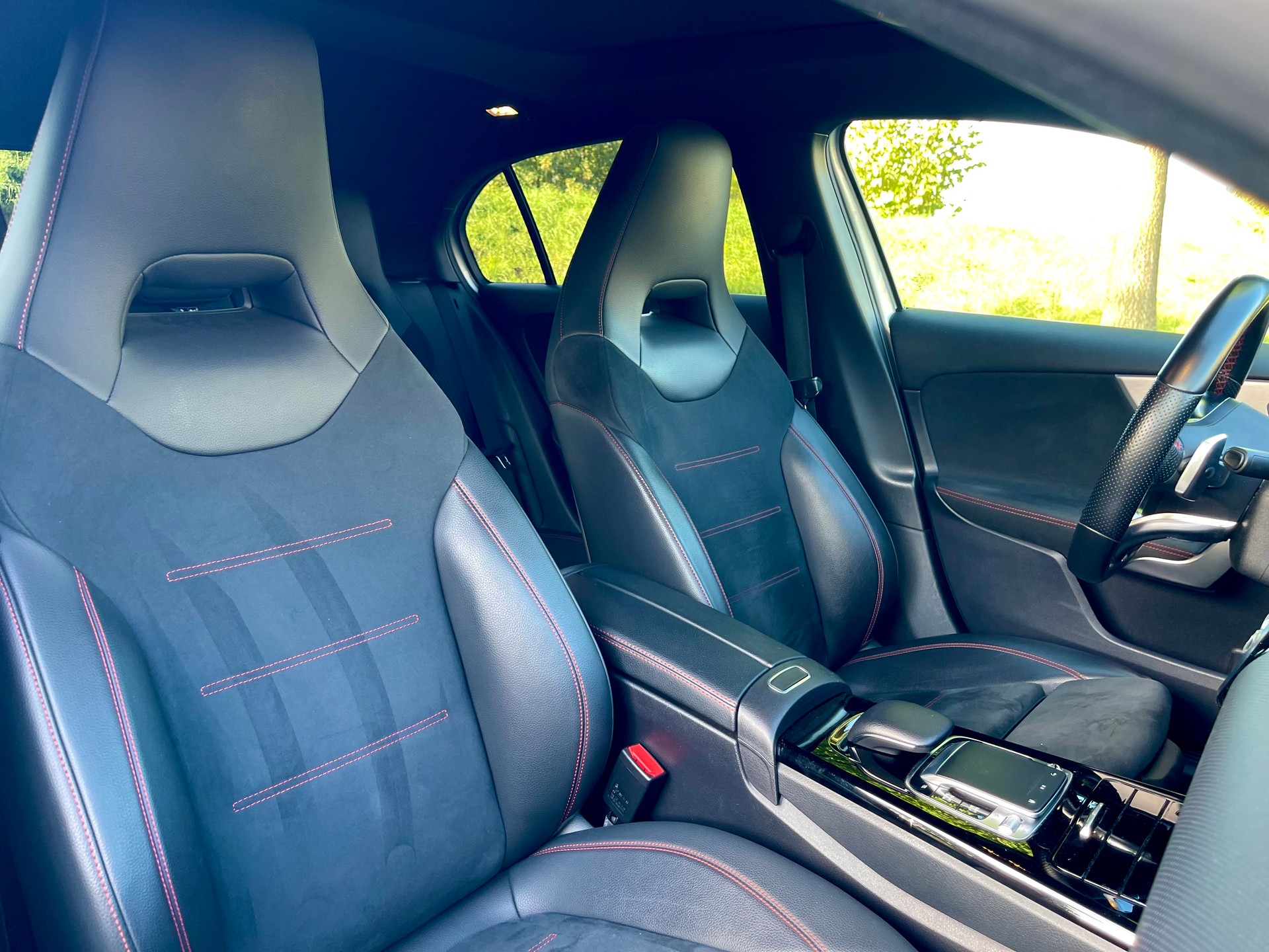 MERCEDES-BENZ A 200 AMG Line-image-5