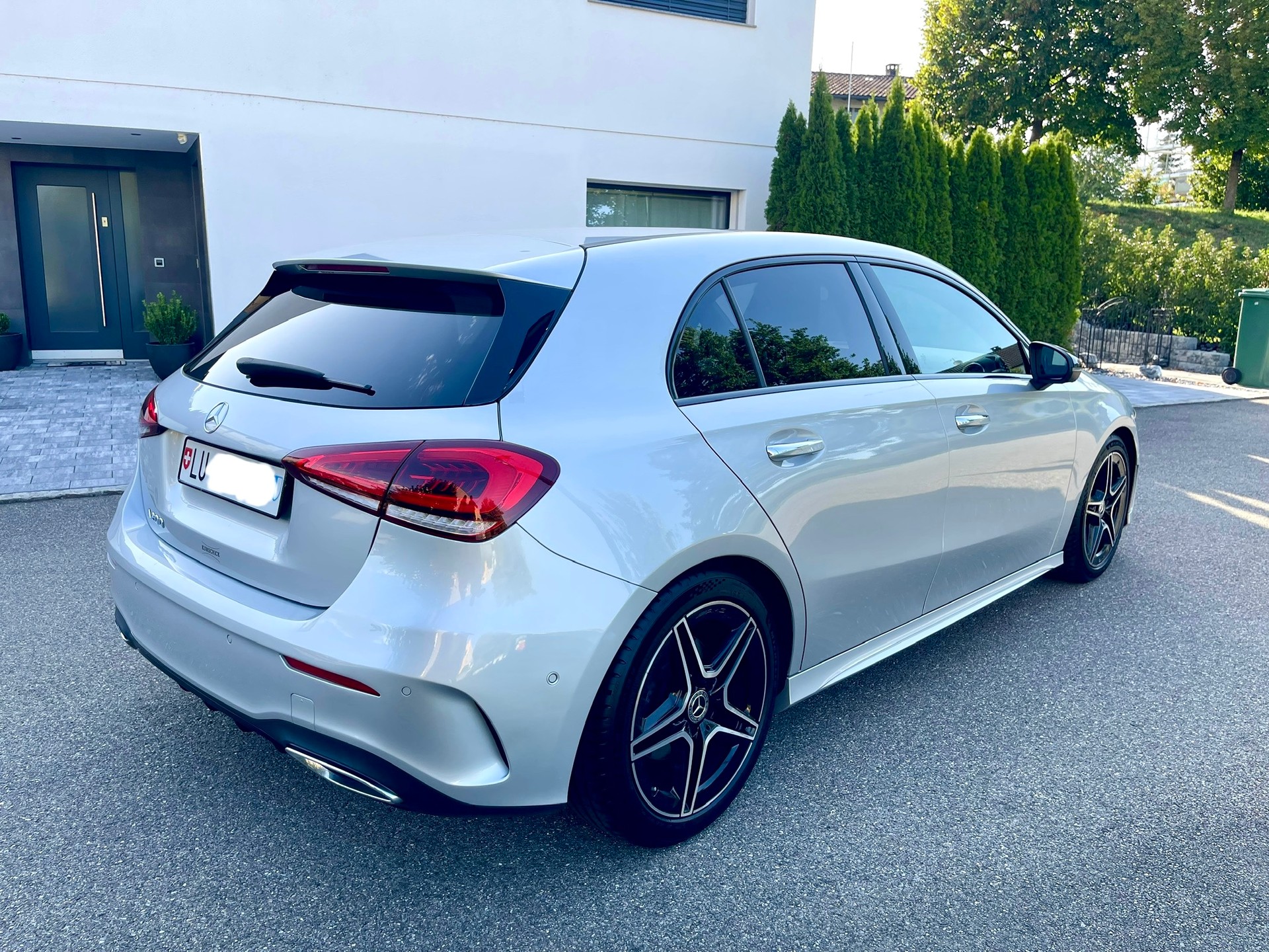 MERCEDES-BENZ A 200 AMG Line-image-1