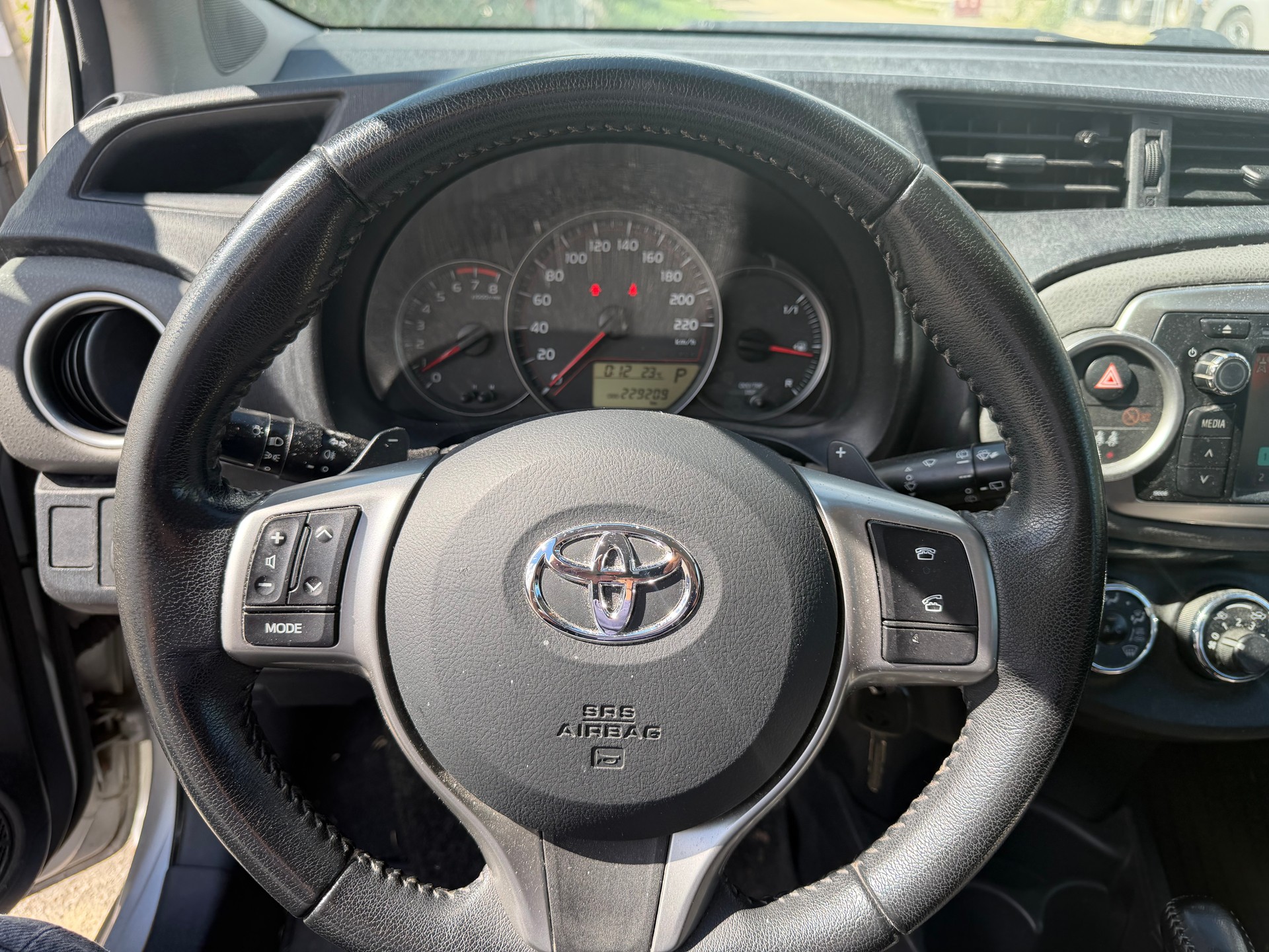 TOYOTA Yaris 1.33 Luna Multidrive-image-6